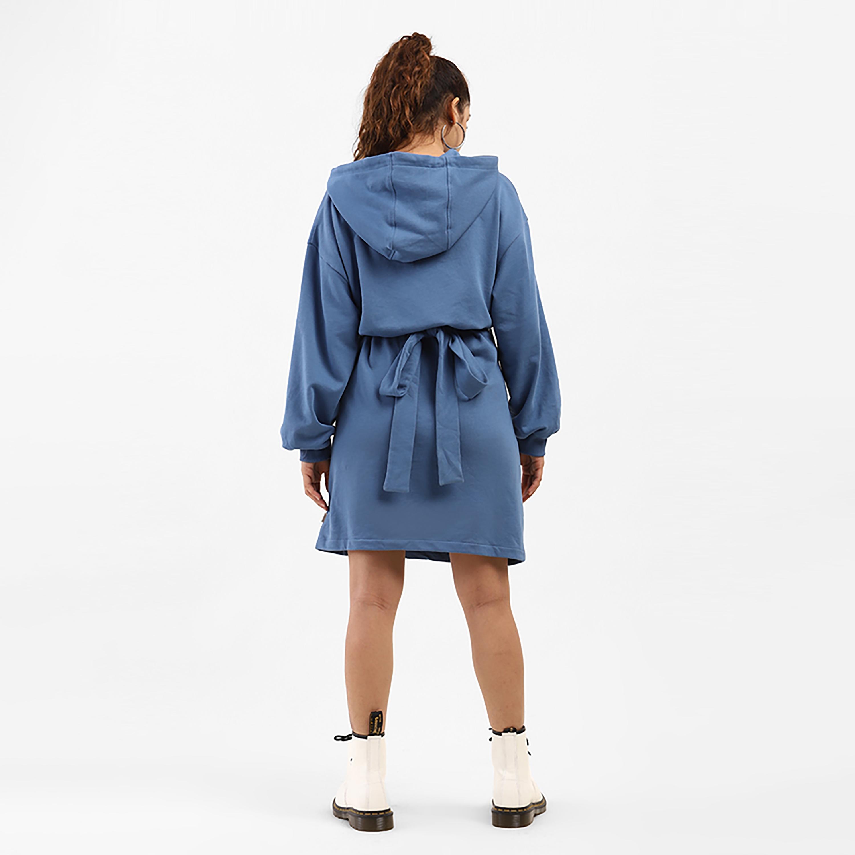 فستان سادة بطول الركبة وحزام ورقبة بغطاء للرأس من ليفايز-women-clothing-dresses-image-2