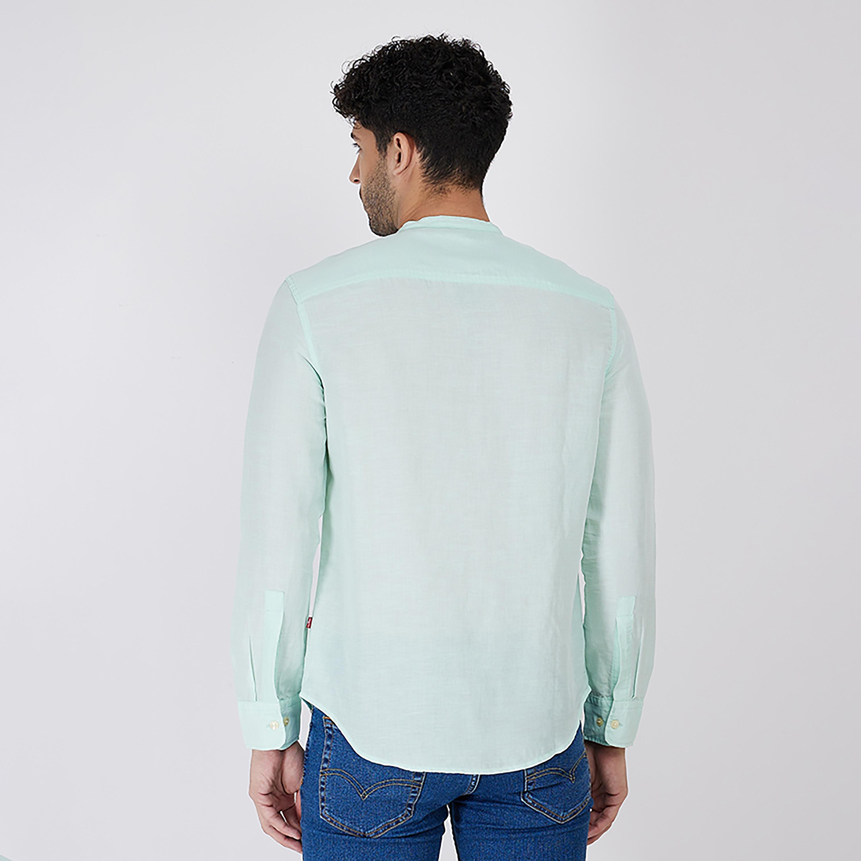 قميص كاجوال بأكمام طويلة ذو ياقة ماندرين سادة من ليفايز-men-clothing-shirts-image-4