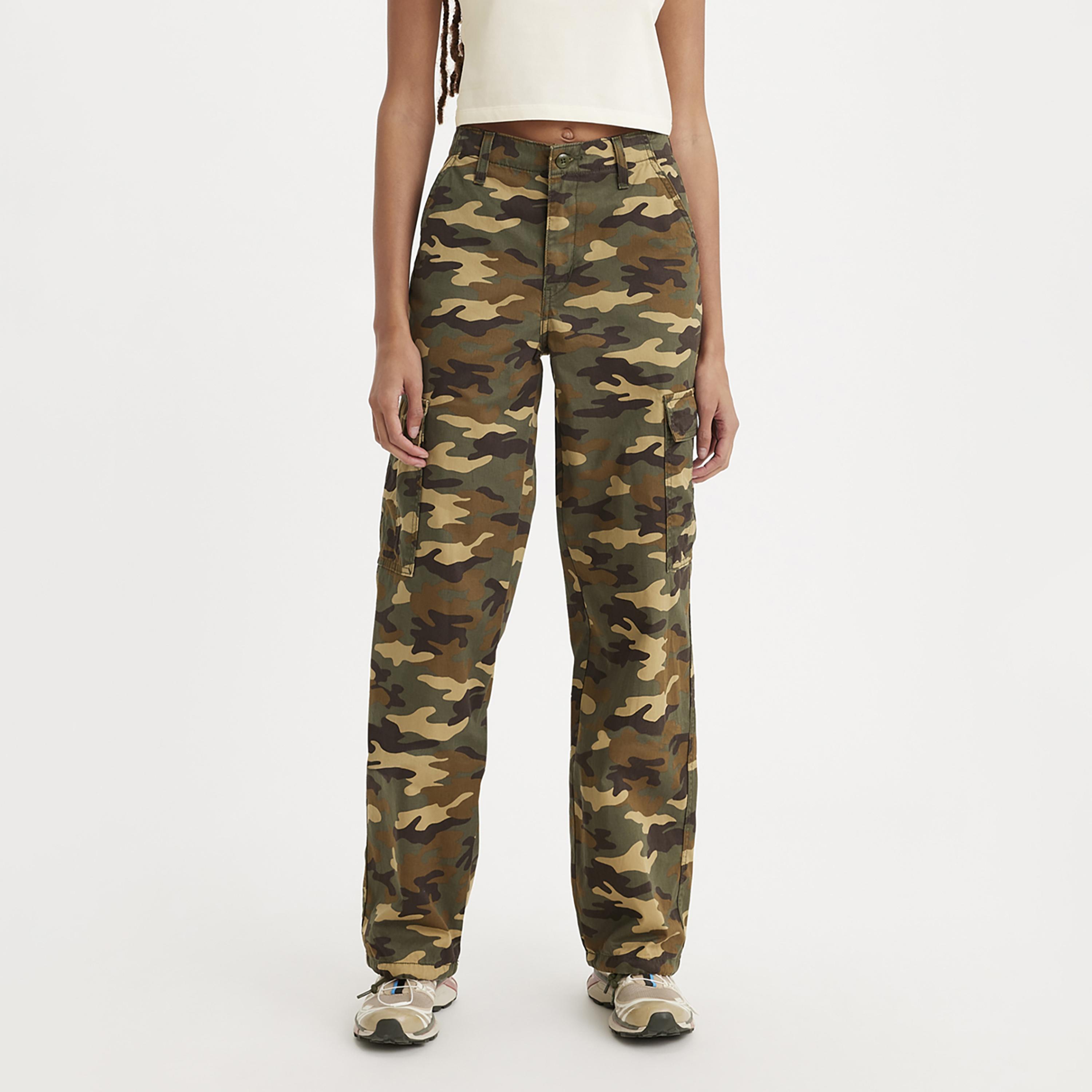 حمولة متوسطة الارتفاع مموهة مع زر للإغلاق من ليفايز-women-clothing-bottoms-trousers-image-4
