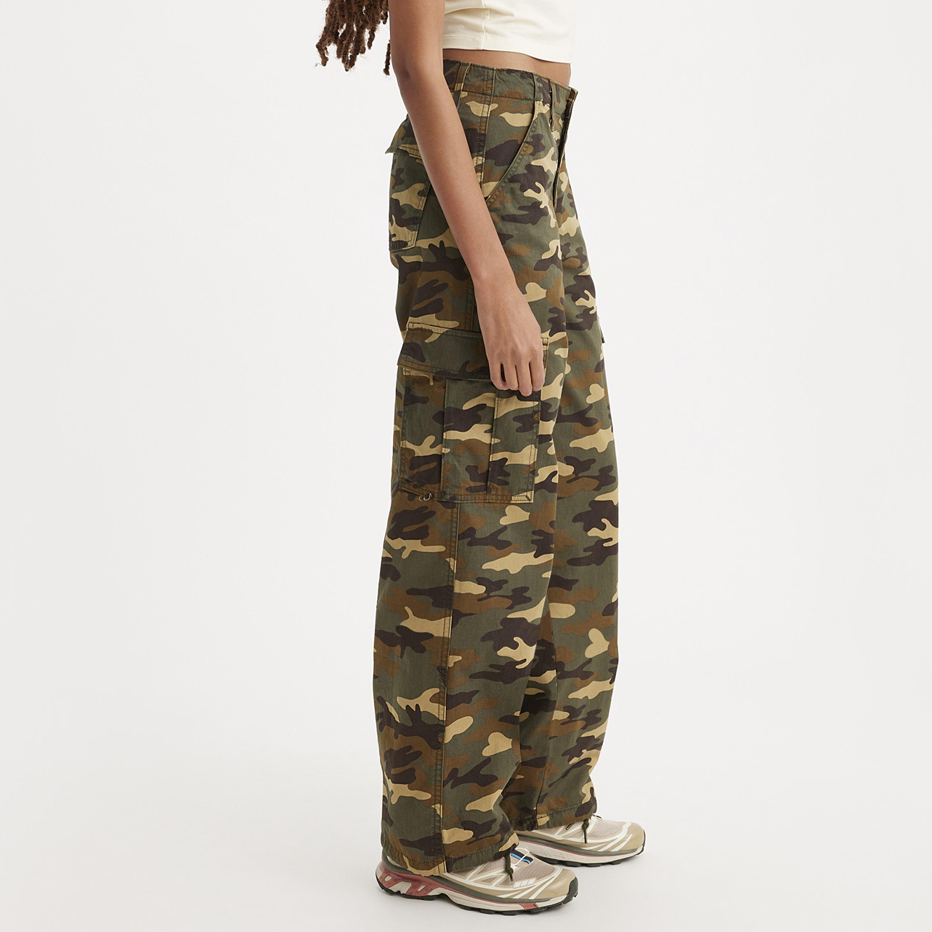 حمولة متوسطة الارتفاع مموهة مع زر للإغلاق من ليفايز-women-clothing-bottoms-trousers-image-1