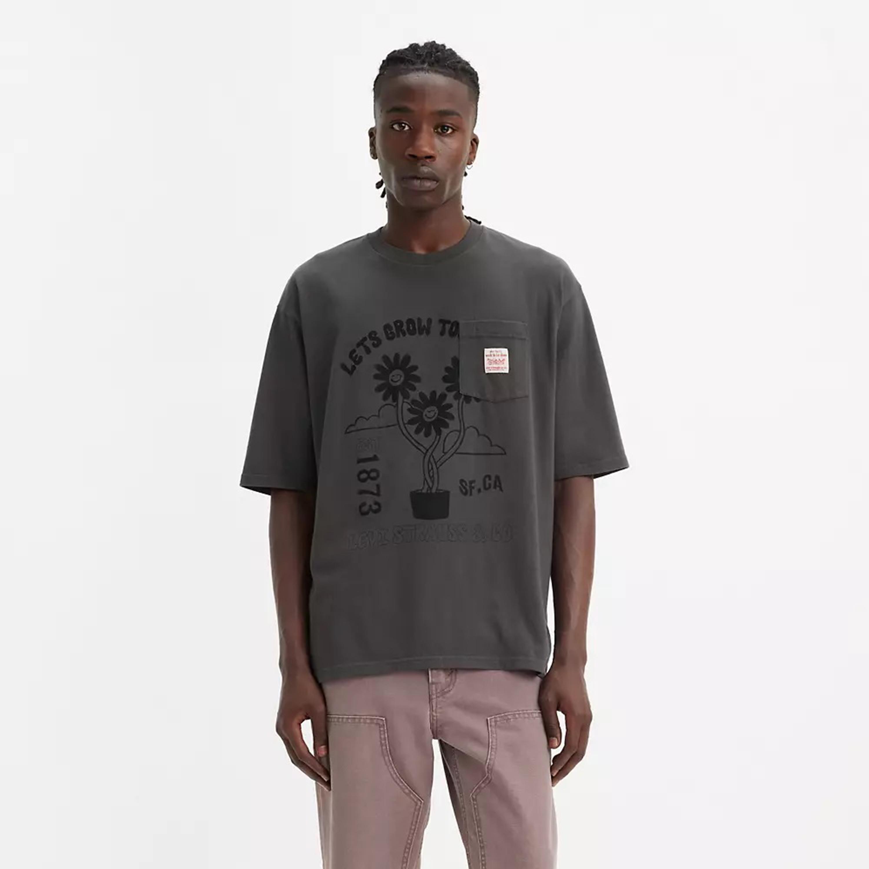 ليفايز- تي شيرت رجالي برسومات جرافيكية وأكمام قصيرة ورقبة دائرية-men-clothing-shirts-image-1