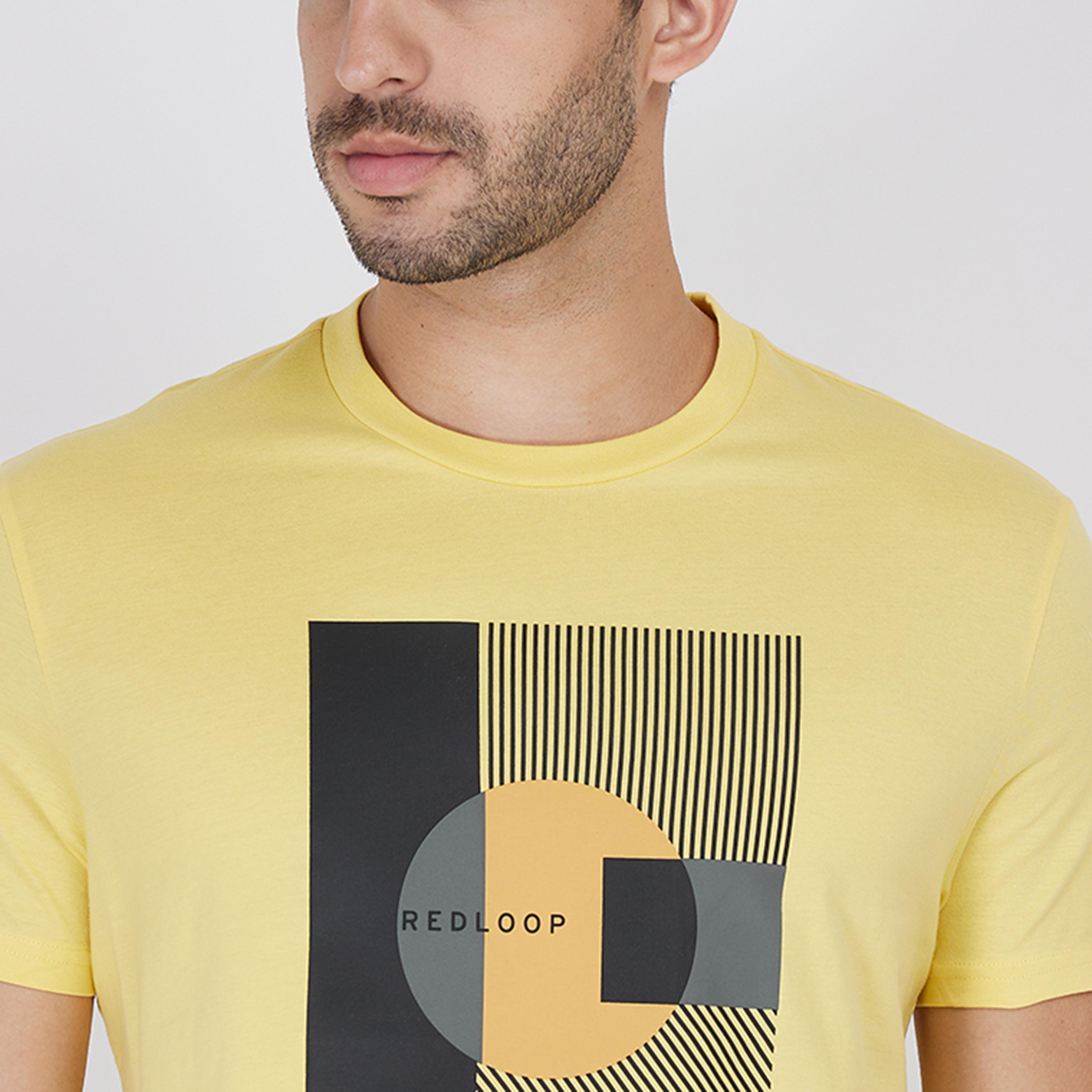 ليفايز- تي شيرت رجالي برسومات جرافيكية وأكمام قصيرة ورقبة دائرية-men-clothing-shirts-image-3