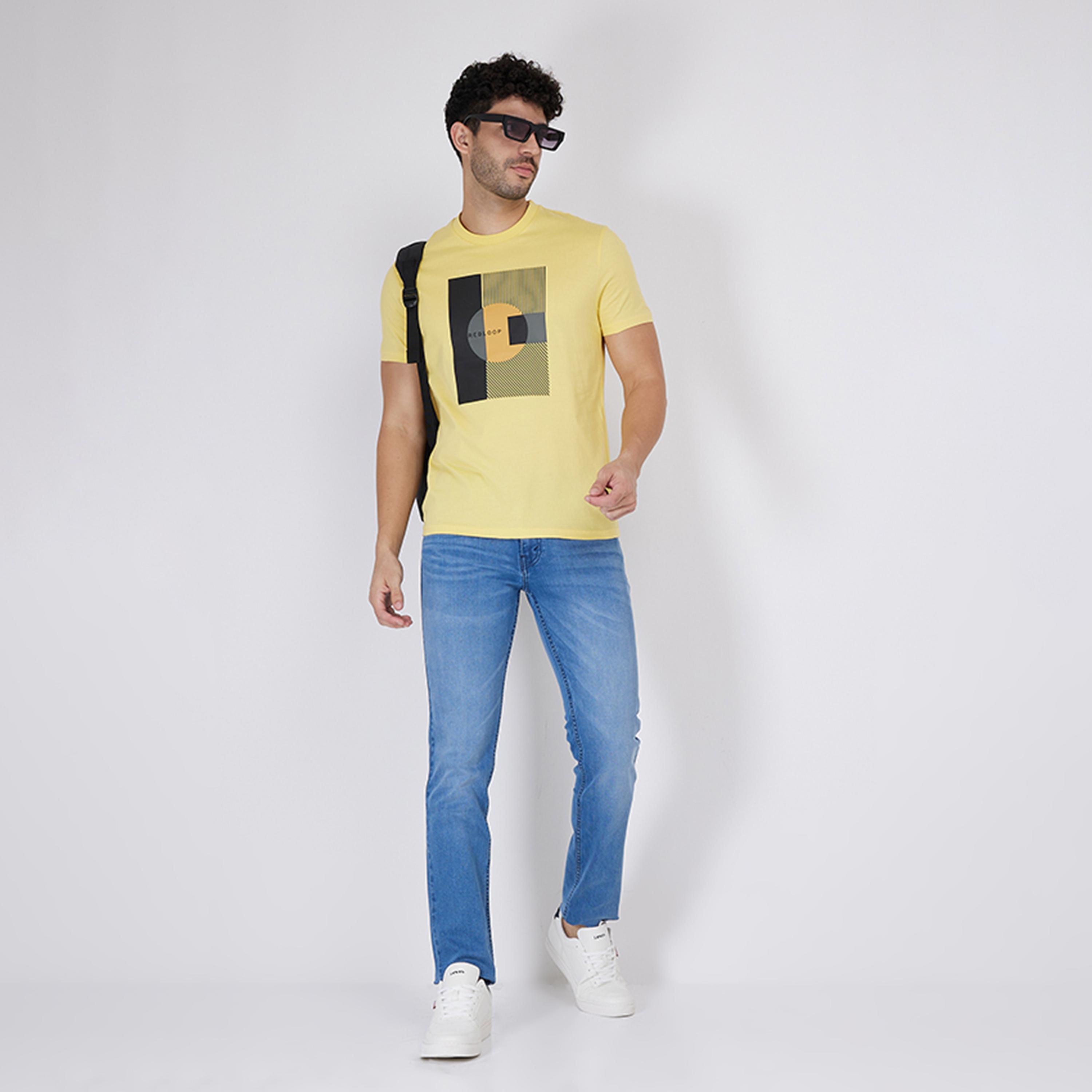 ليفايز- تي شيرت رجالي برسومات جرافيكية وأكمام قصيرة ورقبة دائرية-men-clothing-shirts-image-4