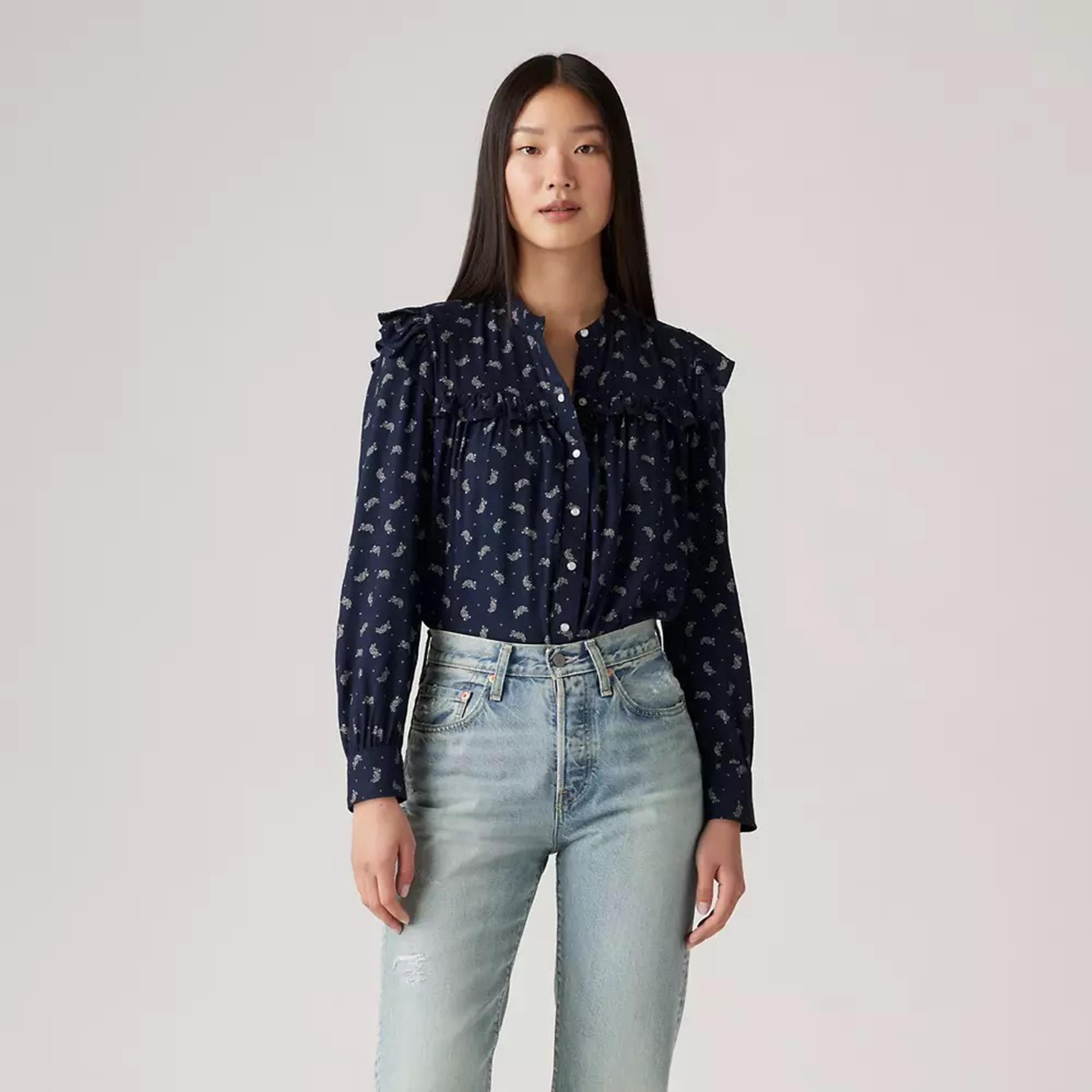 ليفايز- بلوزة للنساء بأكمام طويلة وياقة مزينة بنقشة البايزل-women-clothing-shirtsandblouses-blouses-image-1
