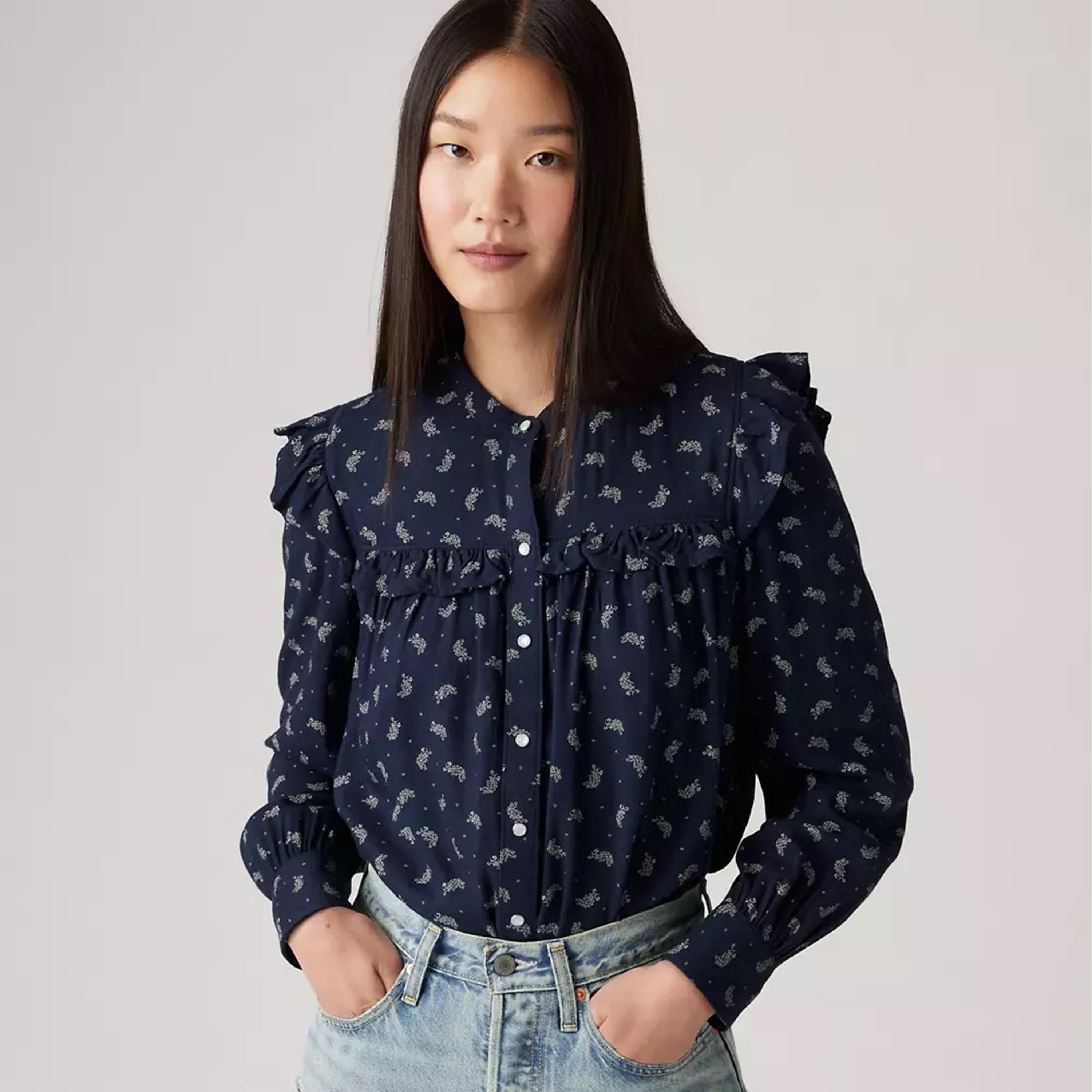 ليفايز- بلوزة للنساء بأكمام طويلة وياقة مزينة بنقشة البايزل-women-clothing-shirtsandblouses-blouses-image-2