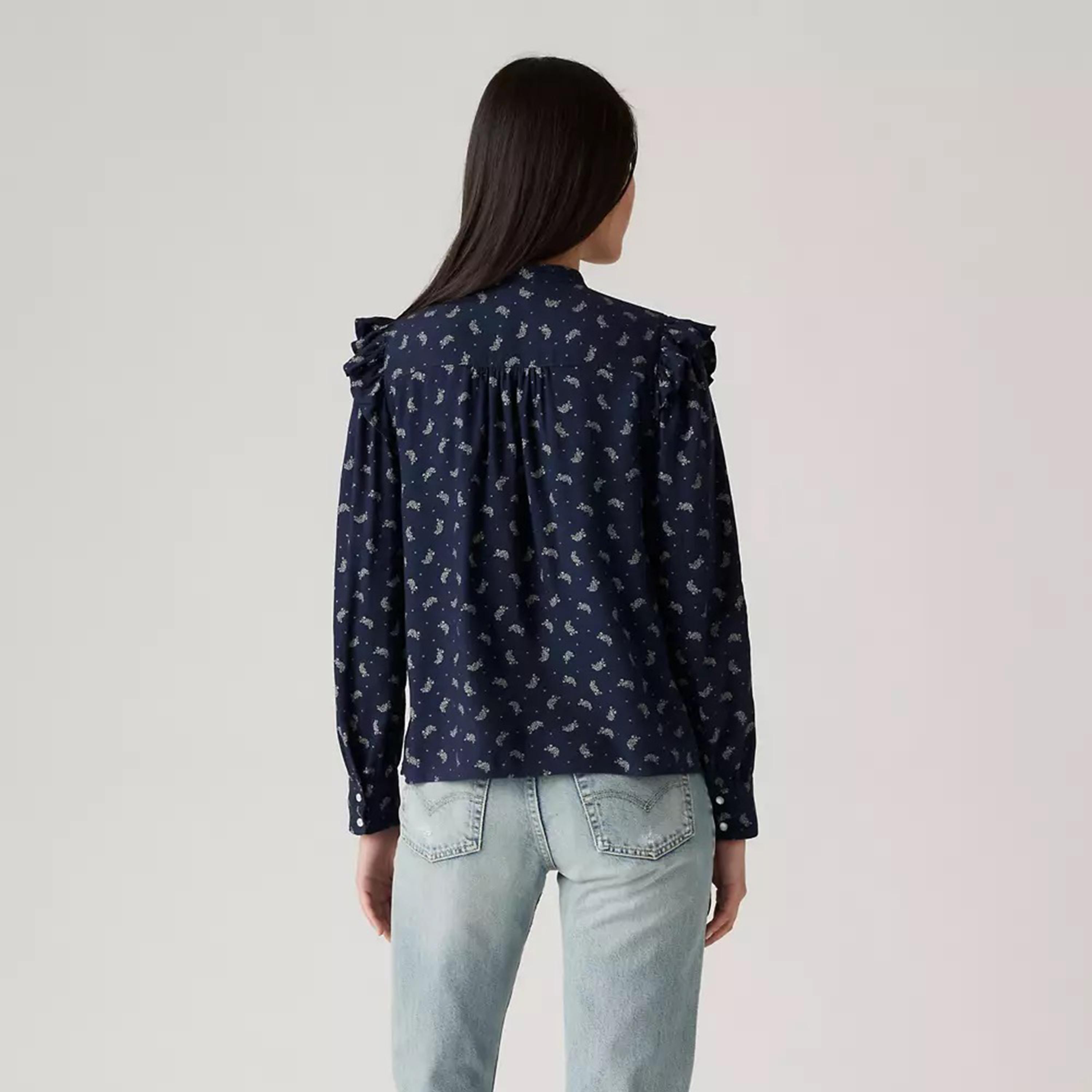 ليفايز- بلوزة للنساء بأكمام طويلة وياقة مزينة بنقشة البايزل-women-clothing-shirtsandblouses-blouses-image-3