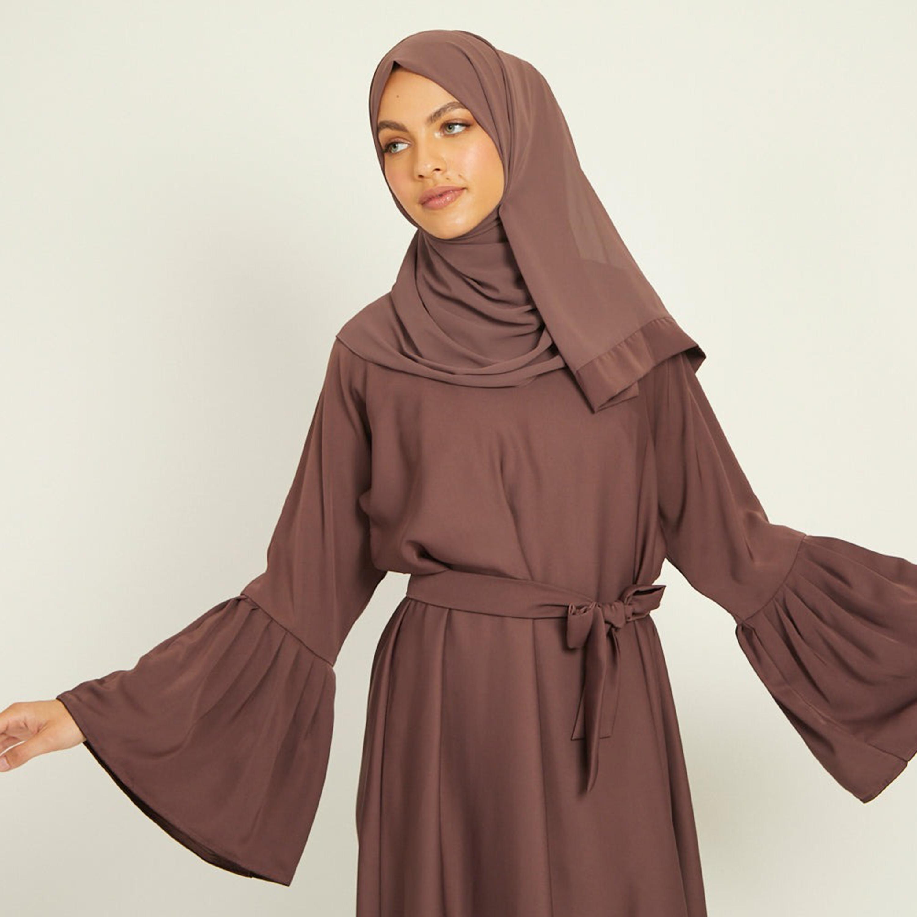 عباية ذات نيدا بنية بأكمام بيل وحزام برباط من نخبه مع حجاب-women-arabicclothing-abayas-image-2