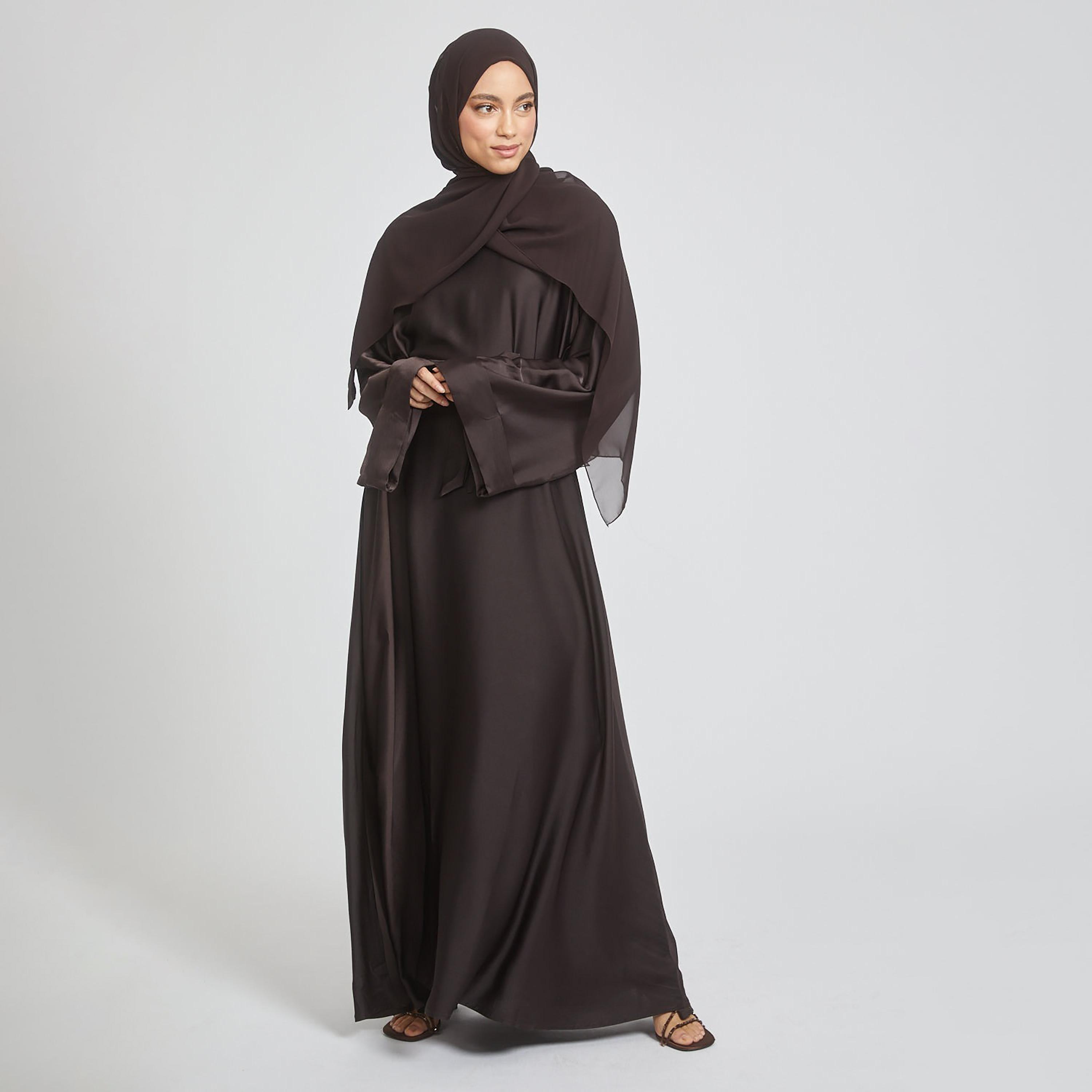 عباية ذات نيدا بنية بأكمام واسعة وحزام برباط من نخبه مع حجاب-women-arabicclothing-abayas-image-1