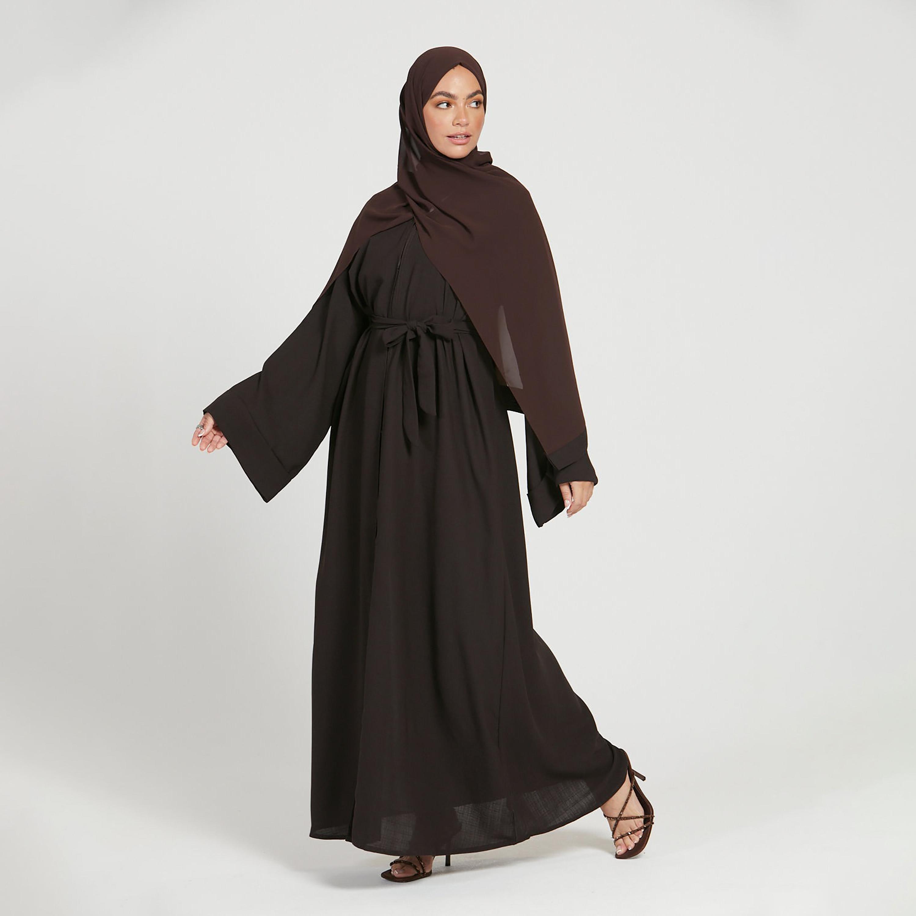 عباية ذات نيدا بنية بأكمام واسعة وحزام برباط من نخبه مع حجاب-women-arabicclothing-abayas-image-1
