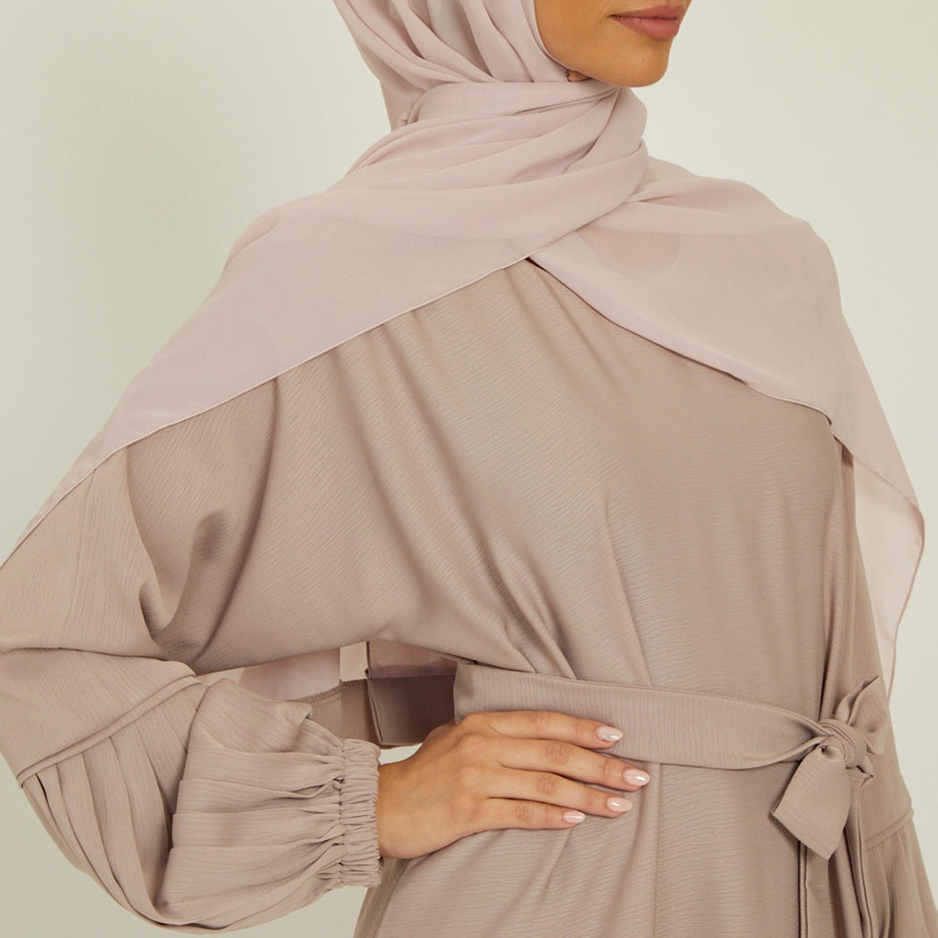 عباية ذات نيدا بلون بيج وحزام برباط من نخبه مع حجاب-women-arabicclothing-abayas-image-2