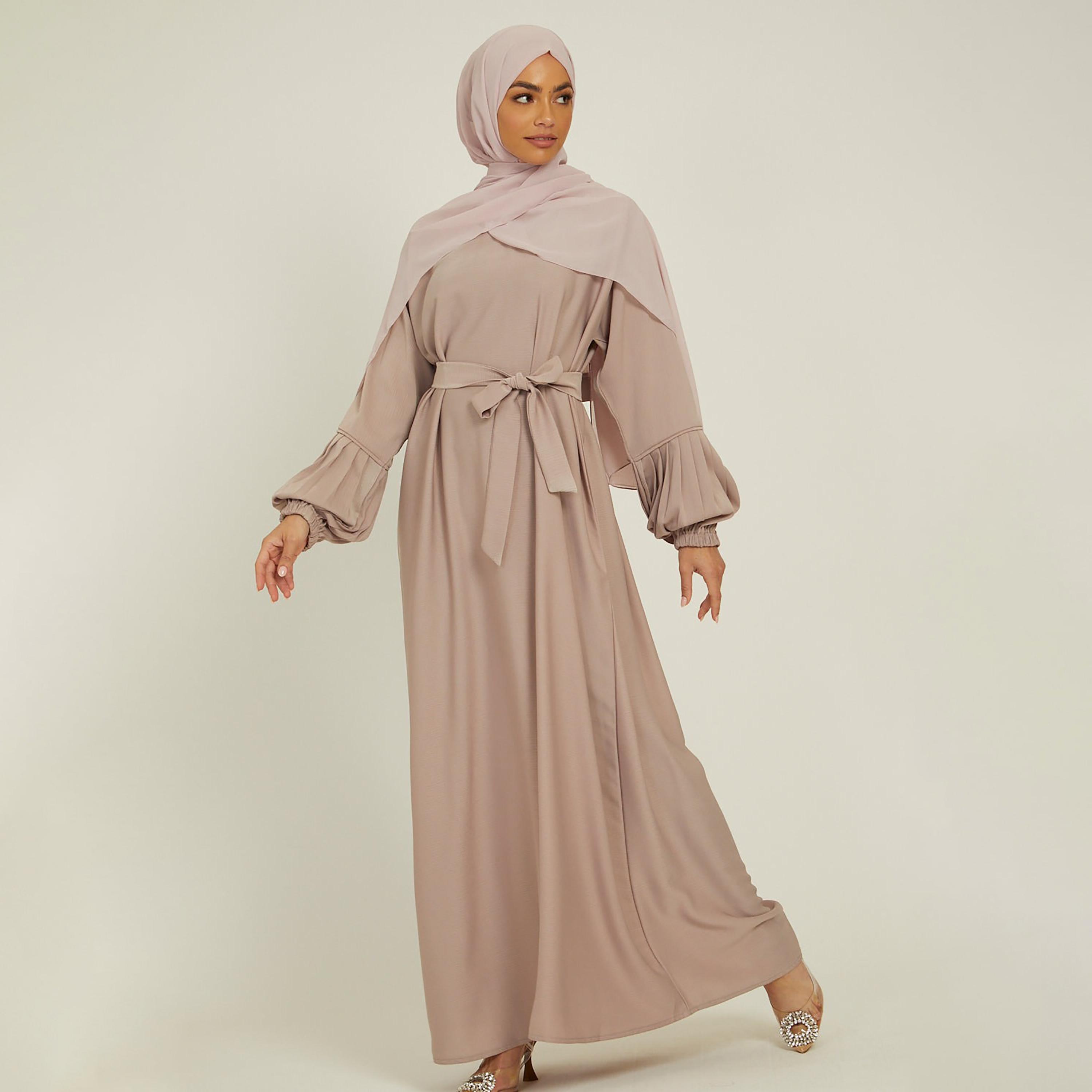 عباية ذات نيدا بلون بيج وحزام برباط من نخبه مع حجاب-women-arabicclothing-abayas-image-3