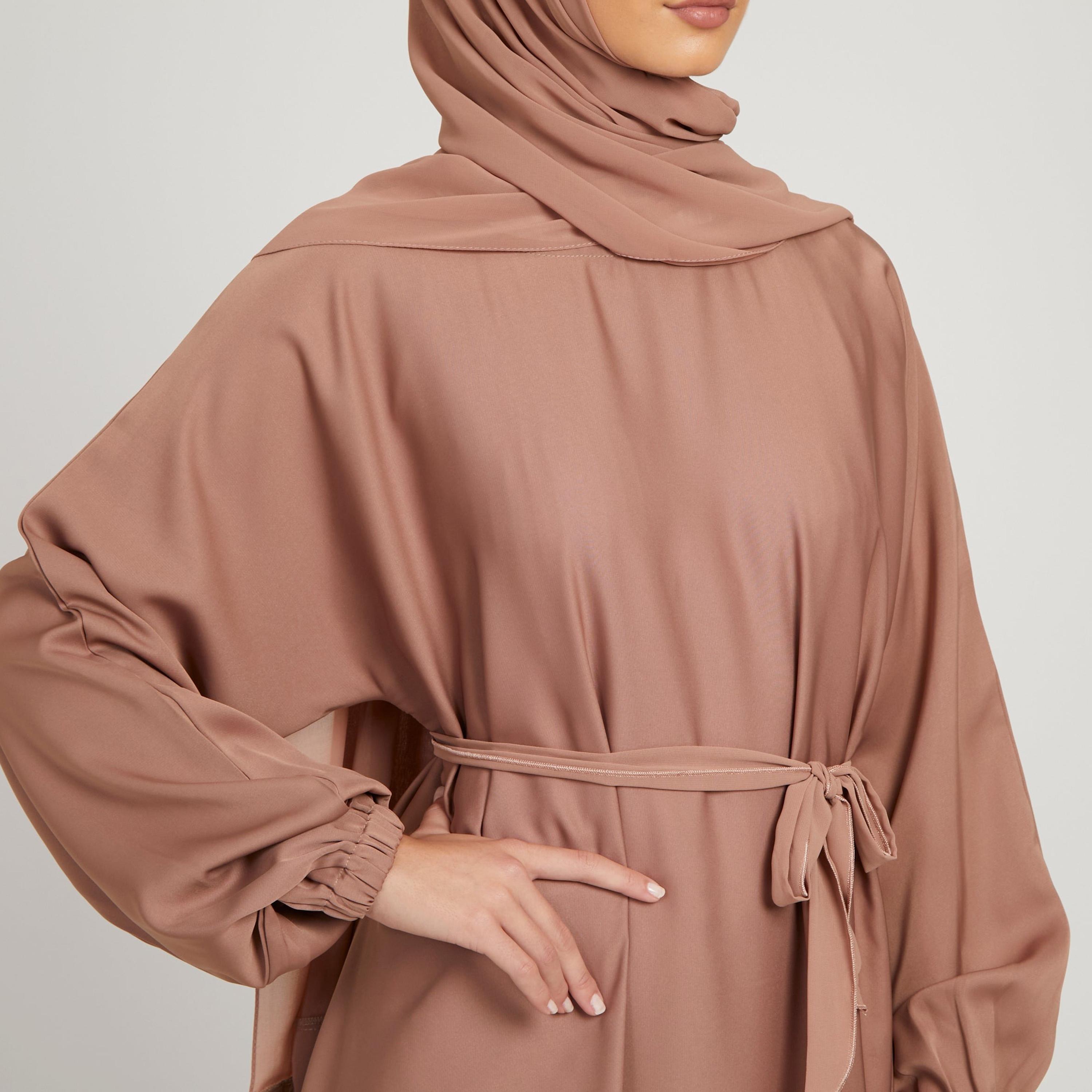 عباية ذات نيدا بلون بني وحزام برباط من نخبه مع حجاب-women-arabicclothing-abayas-image-2