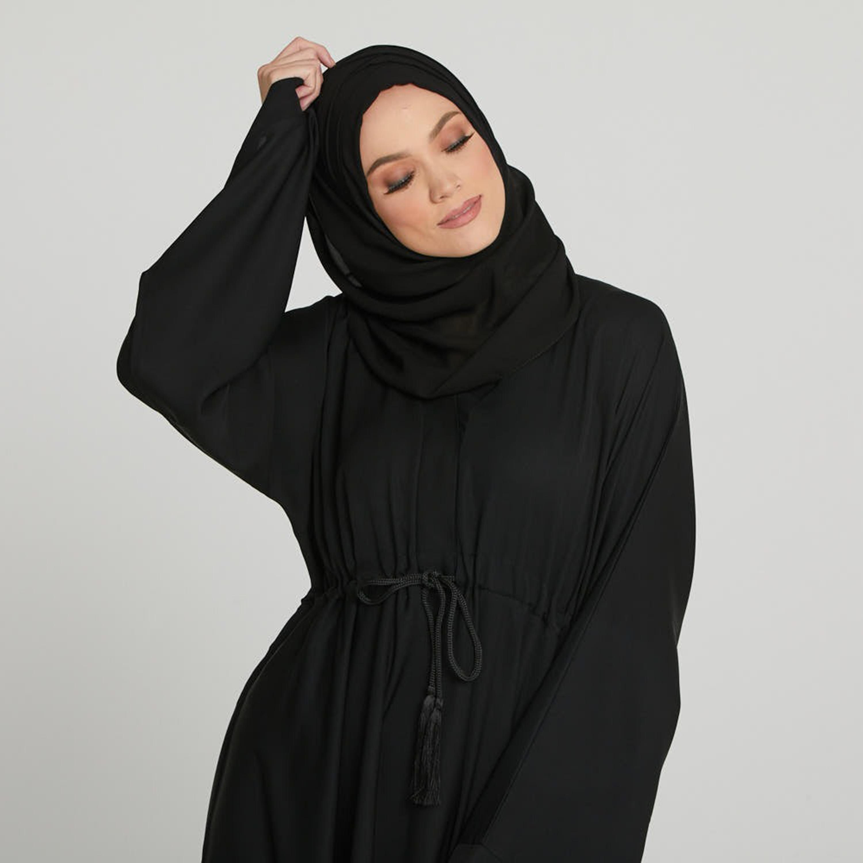 عباية ذات نيدا سوداء بأكمام واسعة برباط من نخبه مع حجاب-women-arabicclothing-abayas-image-2