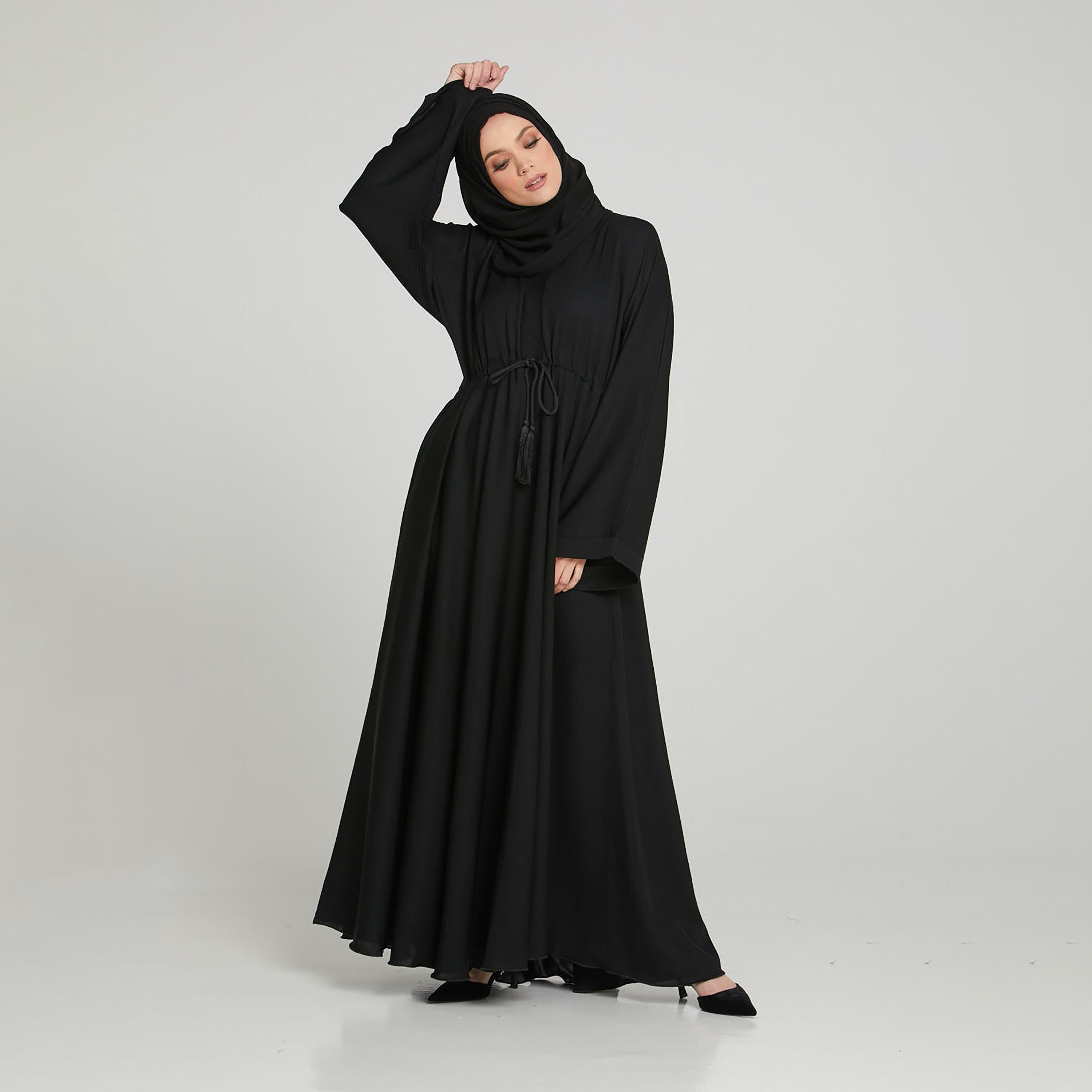 عباية ذات نيدا سوداء بأكمام واسعة برباط من نخبه مع حجاب-women-arabicclothing-abayas-image-3