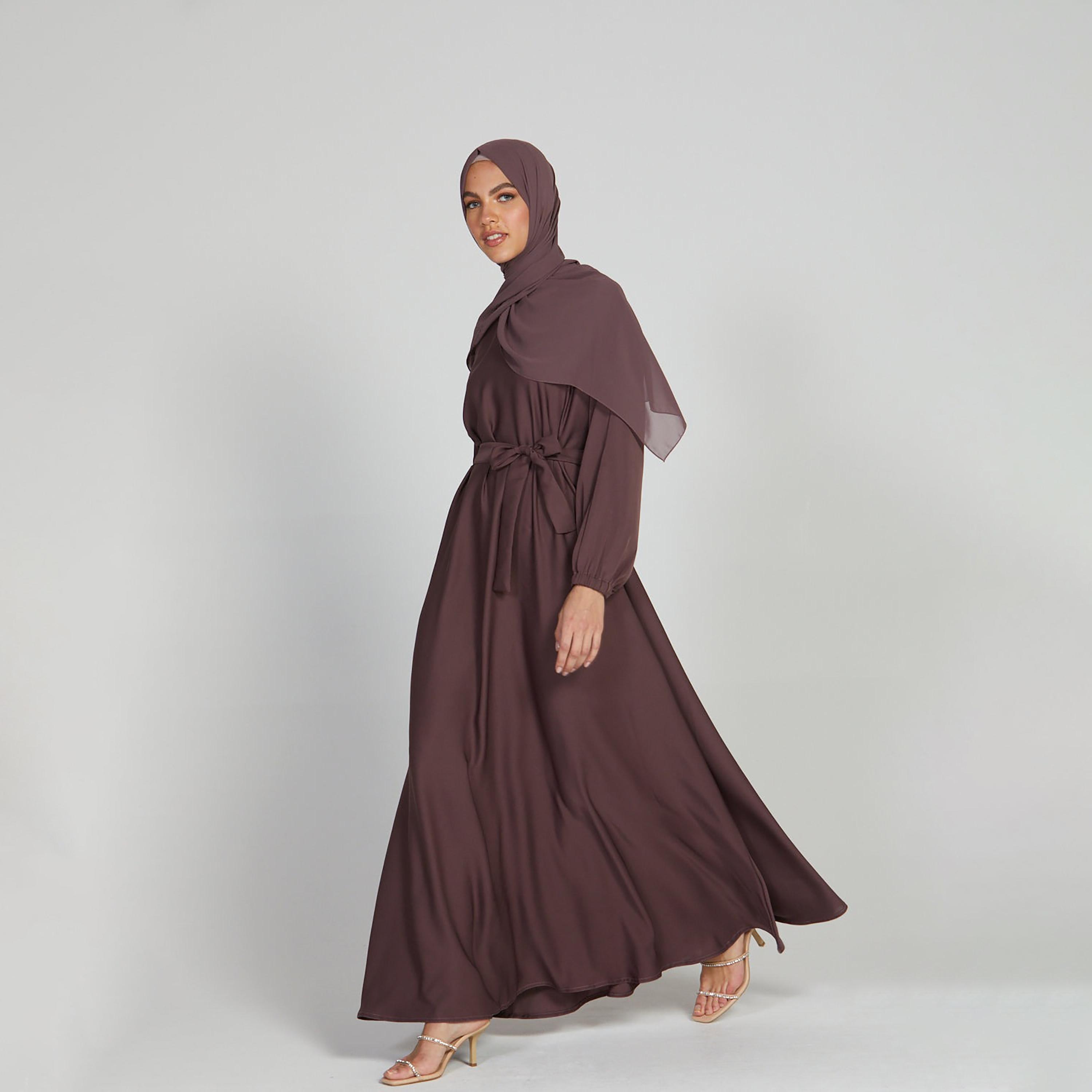 عباية ذات نيدا بلون بني وحزام برباط من نخبه مع حجاب-women-arabicclothing-abayas-image-3