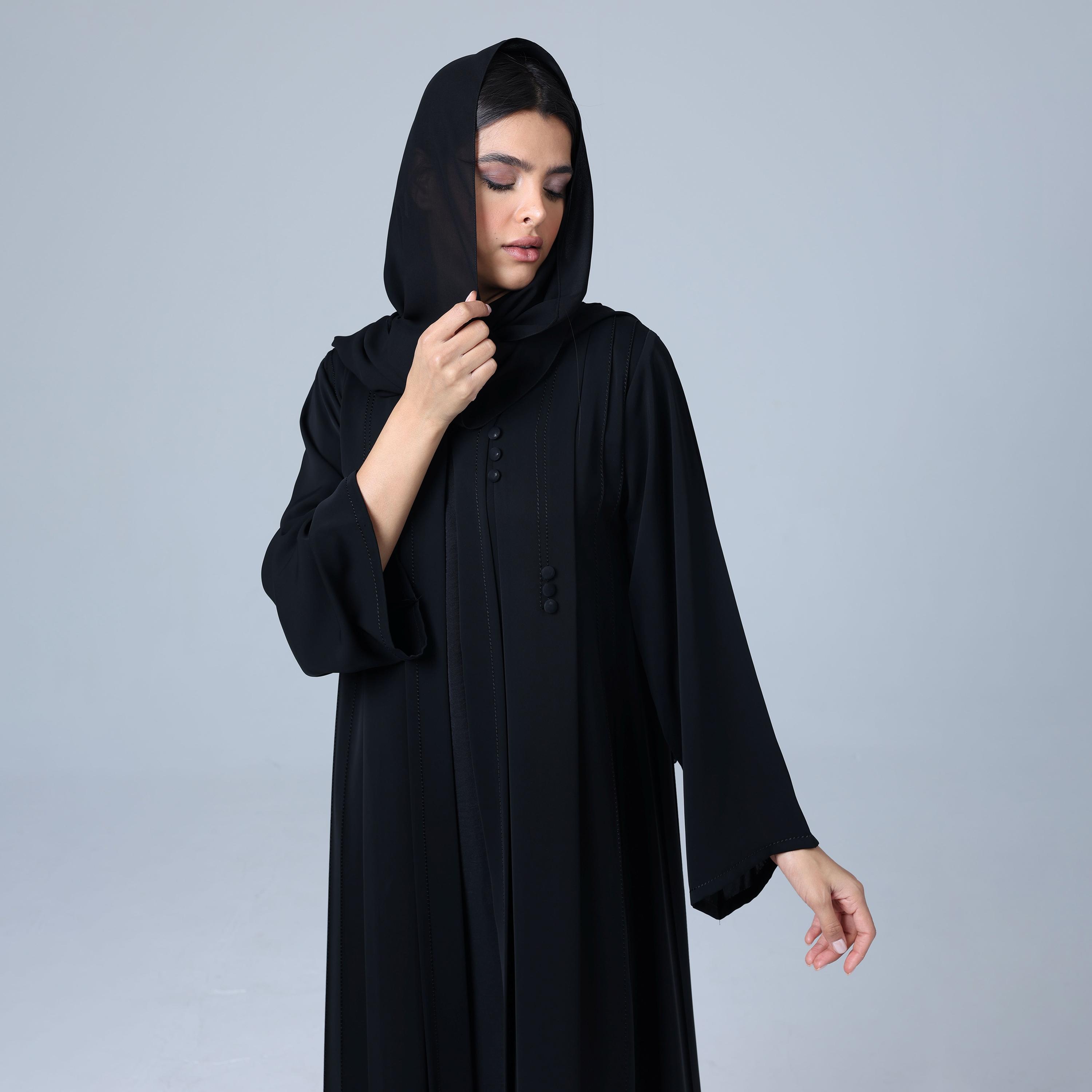 عباءة نسائية باللون الأسود من قماش النيدا بتفاصيل أزرار مع حجاب من إككسا.-women-arabicclothing-abayas-image-2