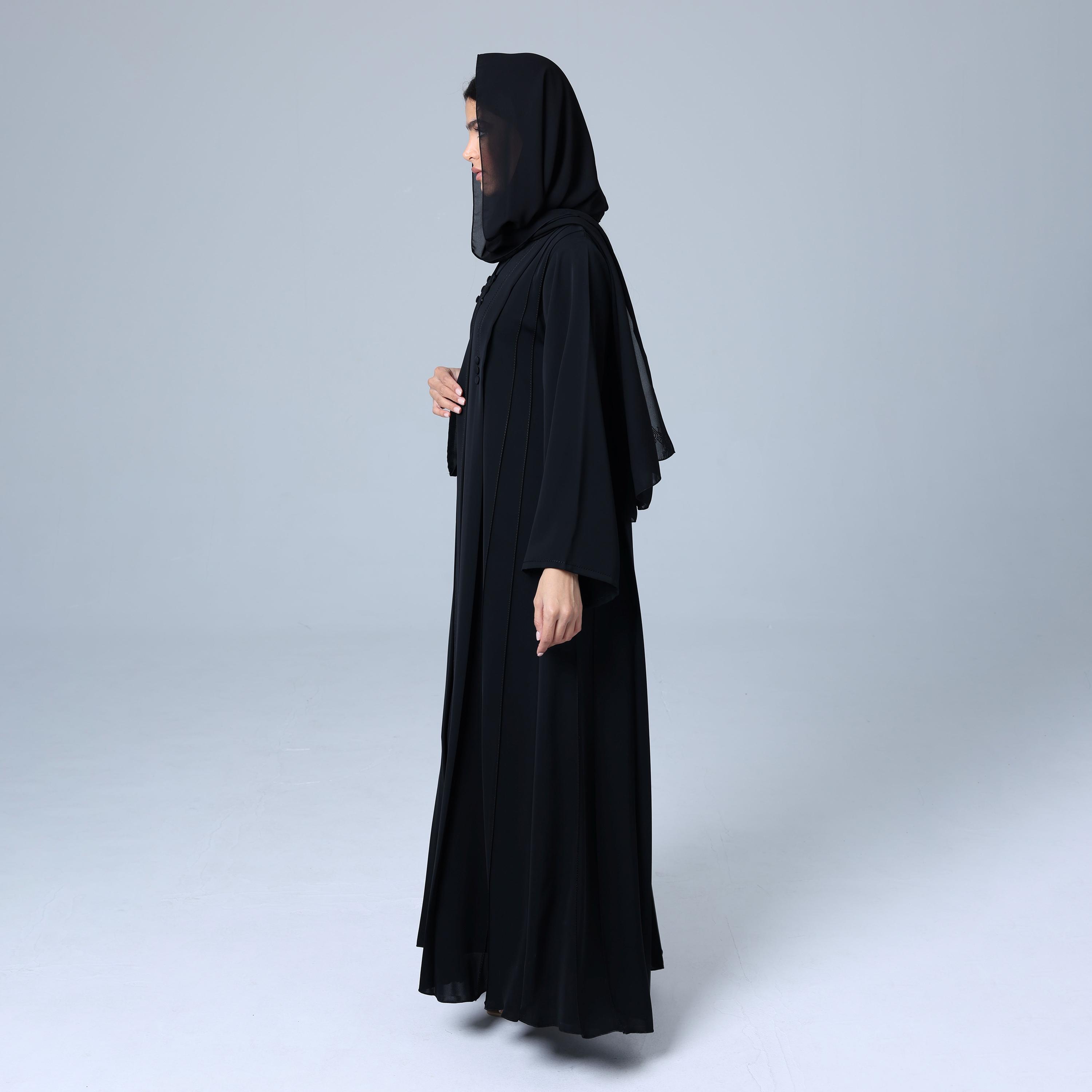 عباءة نسائية باللون الأسود من قماش النيدا بتفاصيل أزرار مع حجاب من إككسا.-women-arabicclothing-abayas-image-4