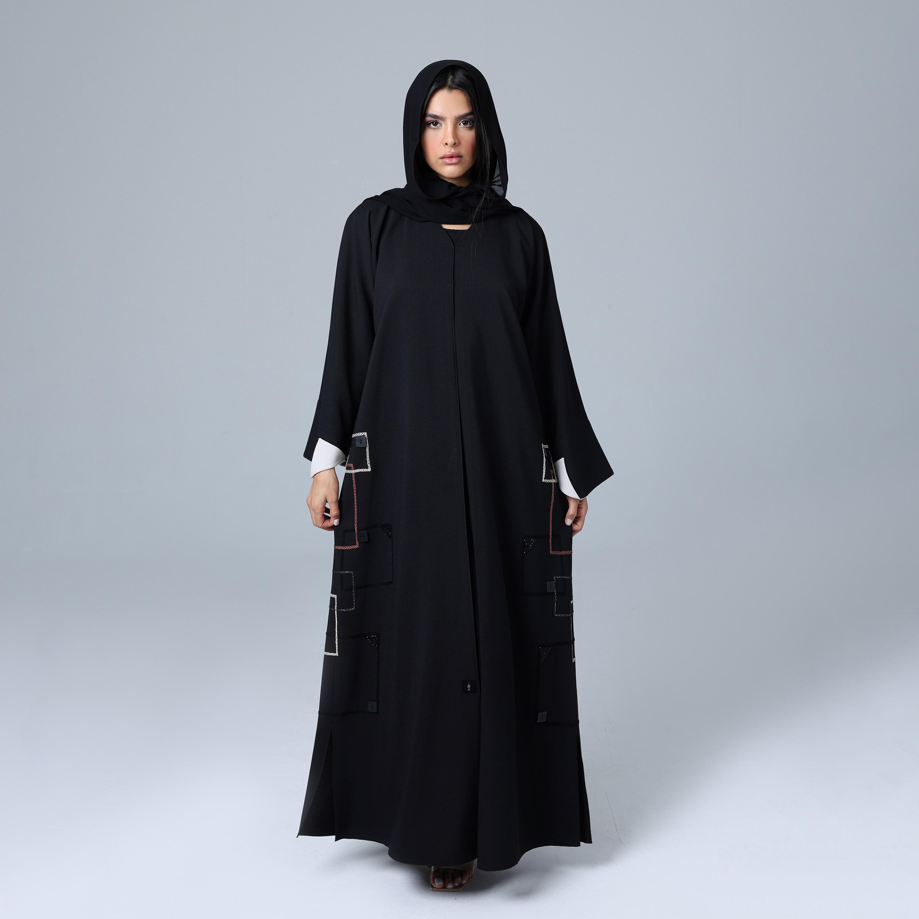 عباءة نسائية باللون الأسود من قماش النيدا بأكمام واسعة مطرزة مع حجاب من إككسا.-women-arabicclothing-abayas-image-1