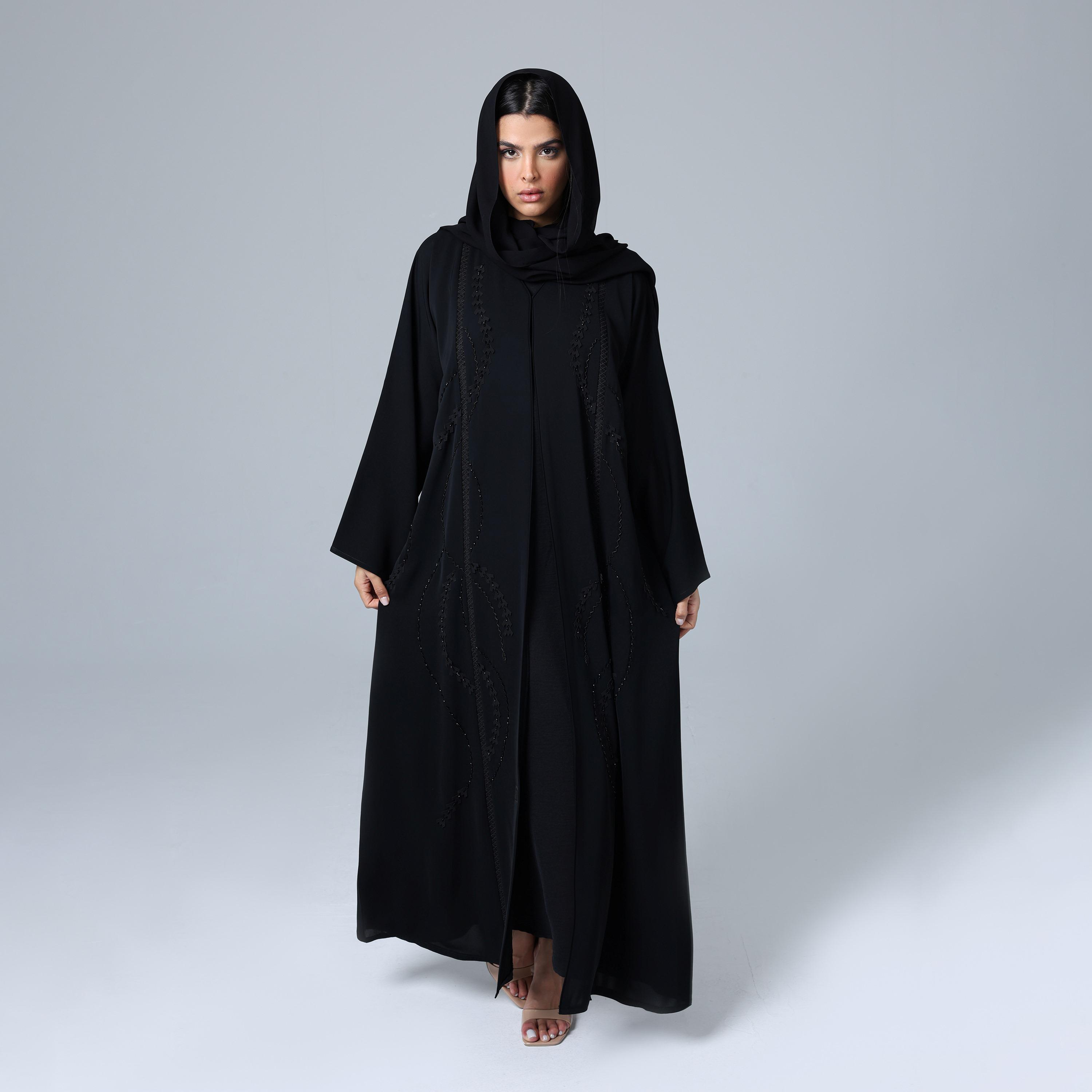 عباءة نسائية باللون الأسود من قماش النيدا بأكمام واسعة مطرزة بشكل مزخرف مع حجاب من إككسا.-women-arabicclothing-abayas-image-1