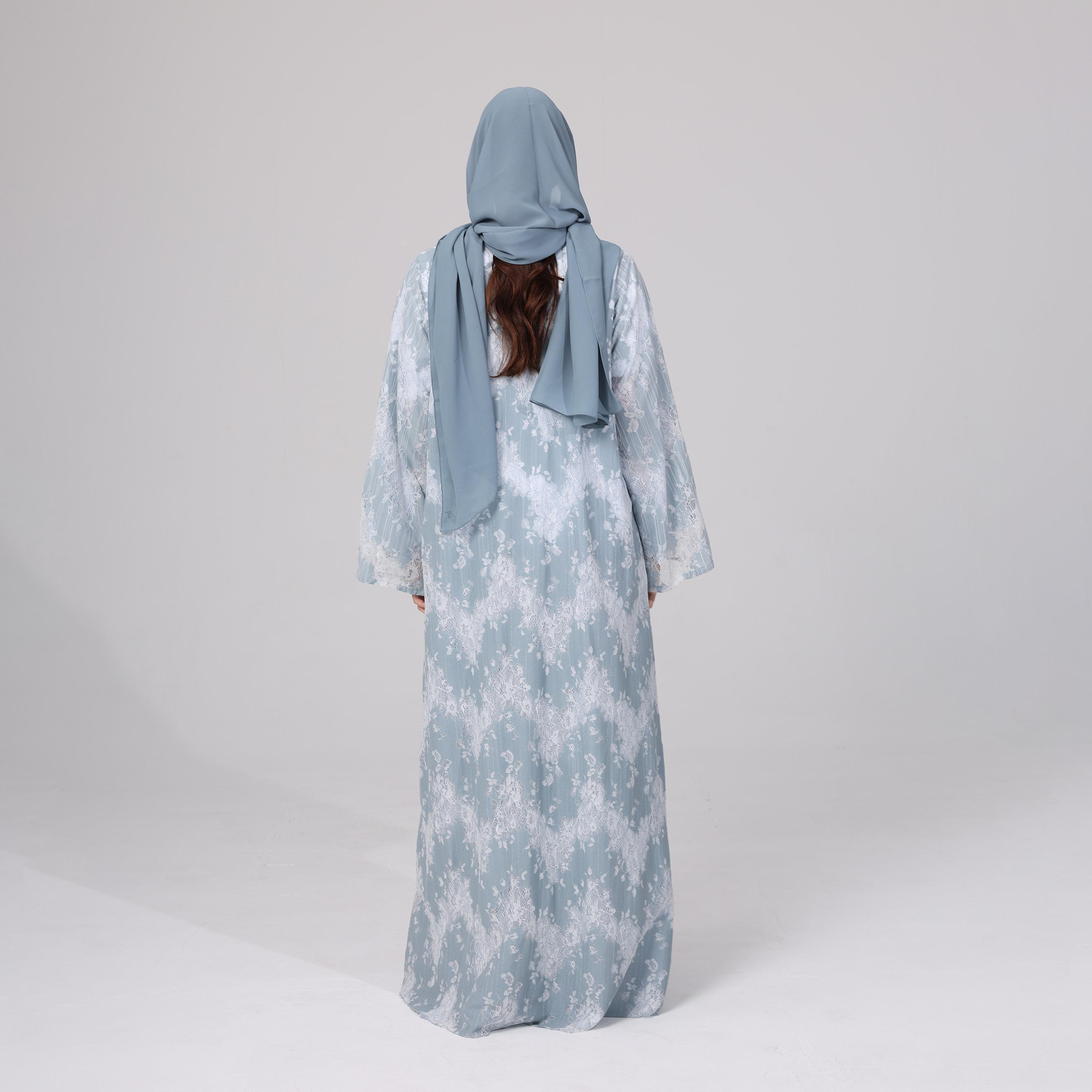 عباءة نسائية باللون الرمادي من الشيفون مع تطريز دانتيل زهري بالكامل مع حجاب من إككسا.-women-arabicclothing-abayas-image-4