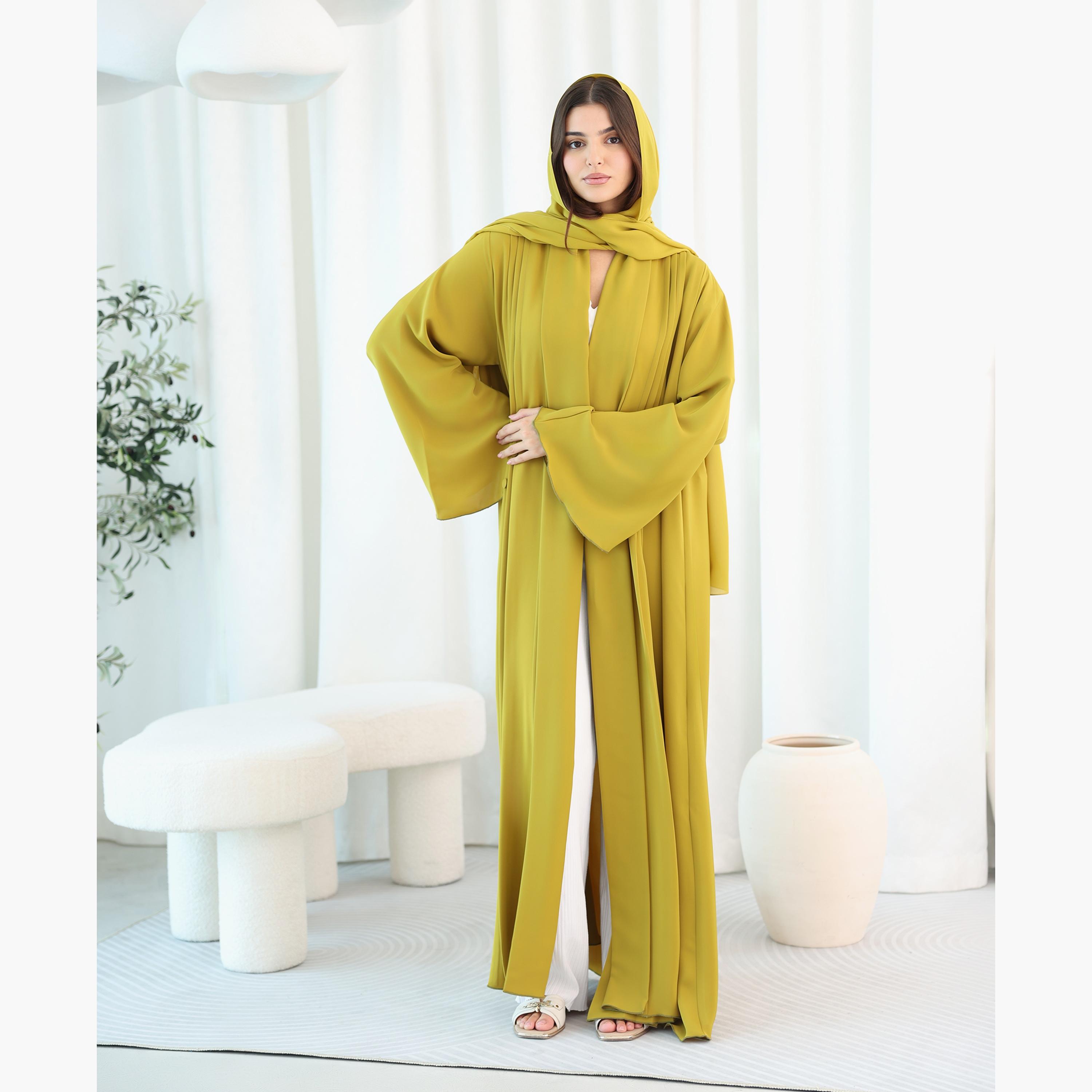 عباءة نسائية باللون الأخضر من قماش النيدا بأكمام واسعة مطوية مع حجاب من إككسا.-women-arabicclothing-abayas-image-1