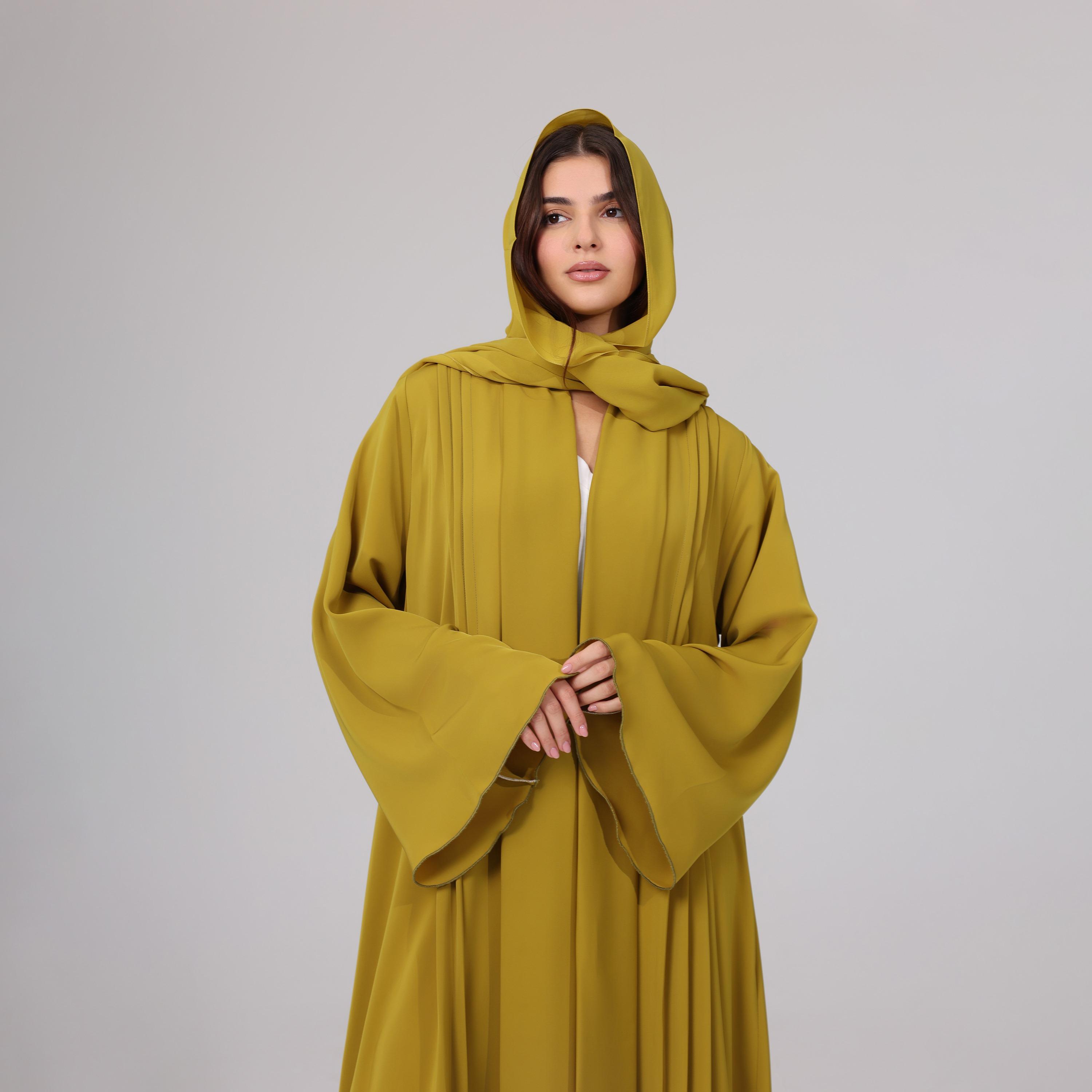 عباءة نسائية باللون الأخضر من قماش النيدا بأكمام واسعة مطوية مع حجاب من إككسا.-women-arabicclothing-abayas-image-2