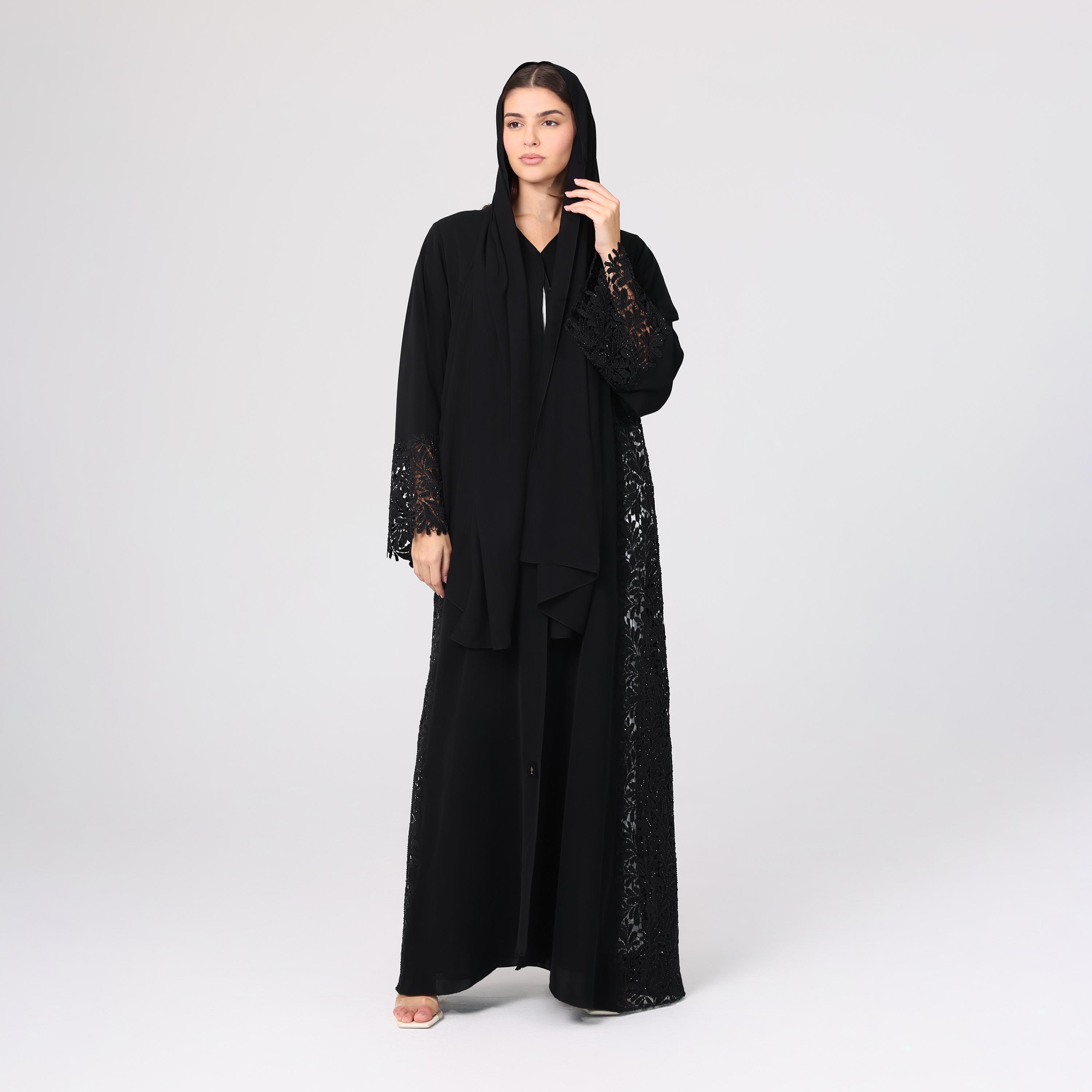 عباءة سهرة نسائية باللون الأسود من قماش النيدا بأكمام واسعة من الدانتيل مع حجاب من إككسا.-women-arabicclothing-abayas-image-1