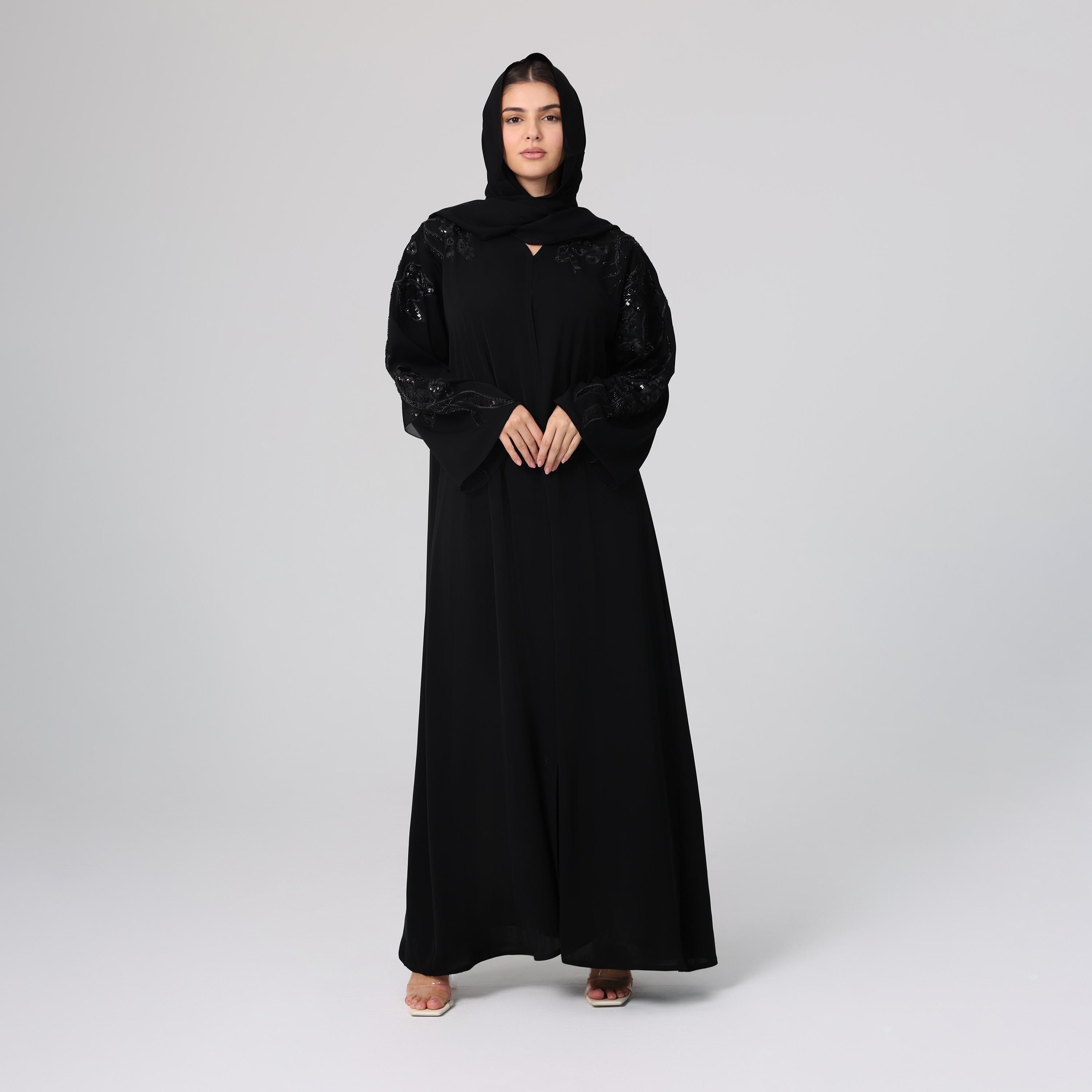عباءة نسائية باللون الأسود من قماش النيدا بأكمام مطرزة ومرصعة بالترتر مع حجاب من إككسا.-women-arabicclothing-abayas-image-1