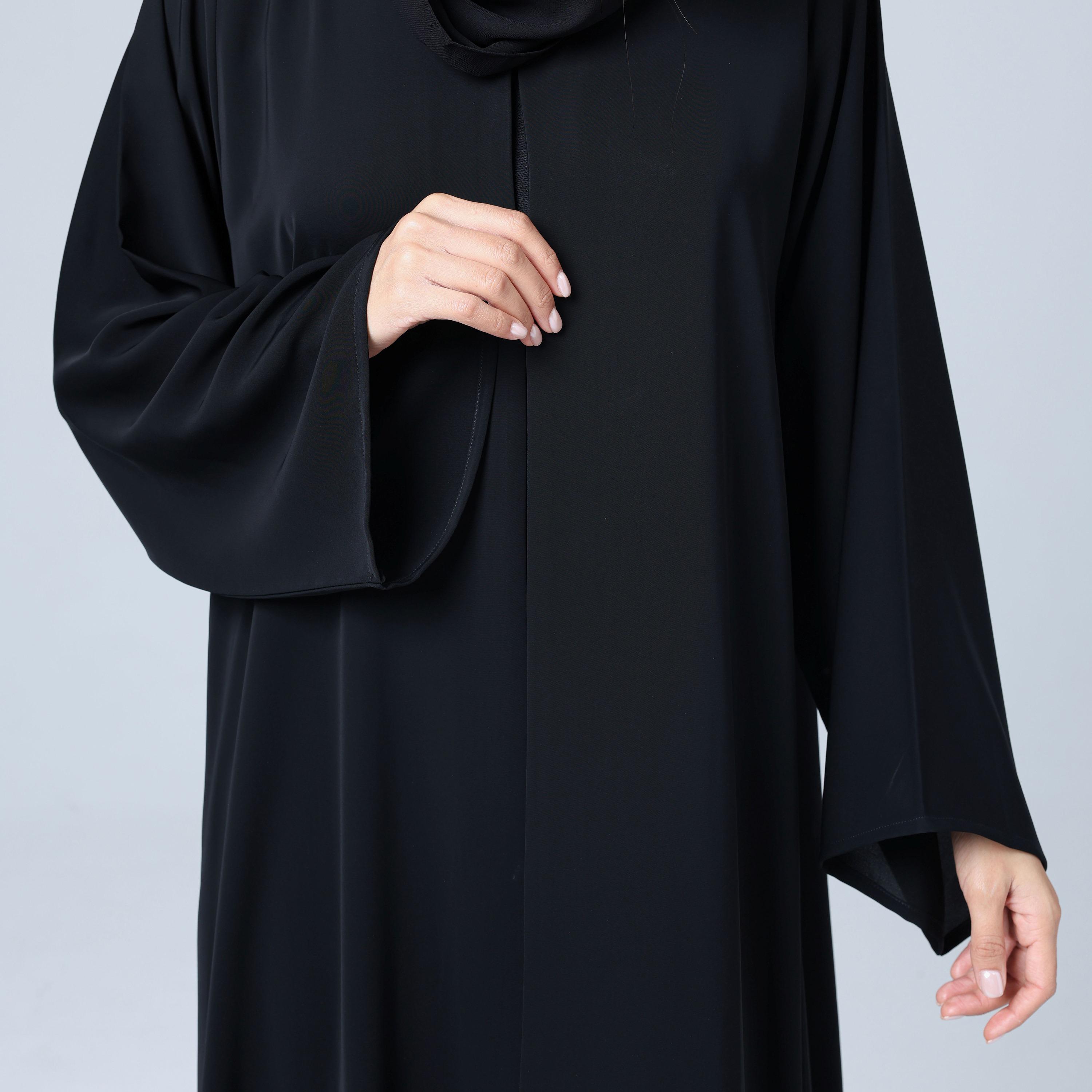 عباءة نسائية باللون الأسود من قماش النيدا بأكمام واسعة بتطريزات وخرز كريستال مع حجاب من إككسا.-women-arabicclothing-abayas-image-2