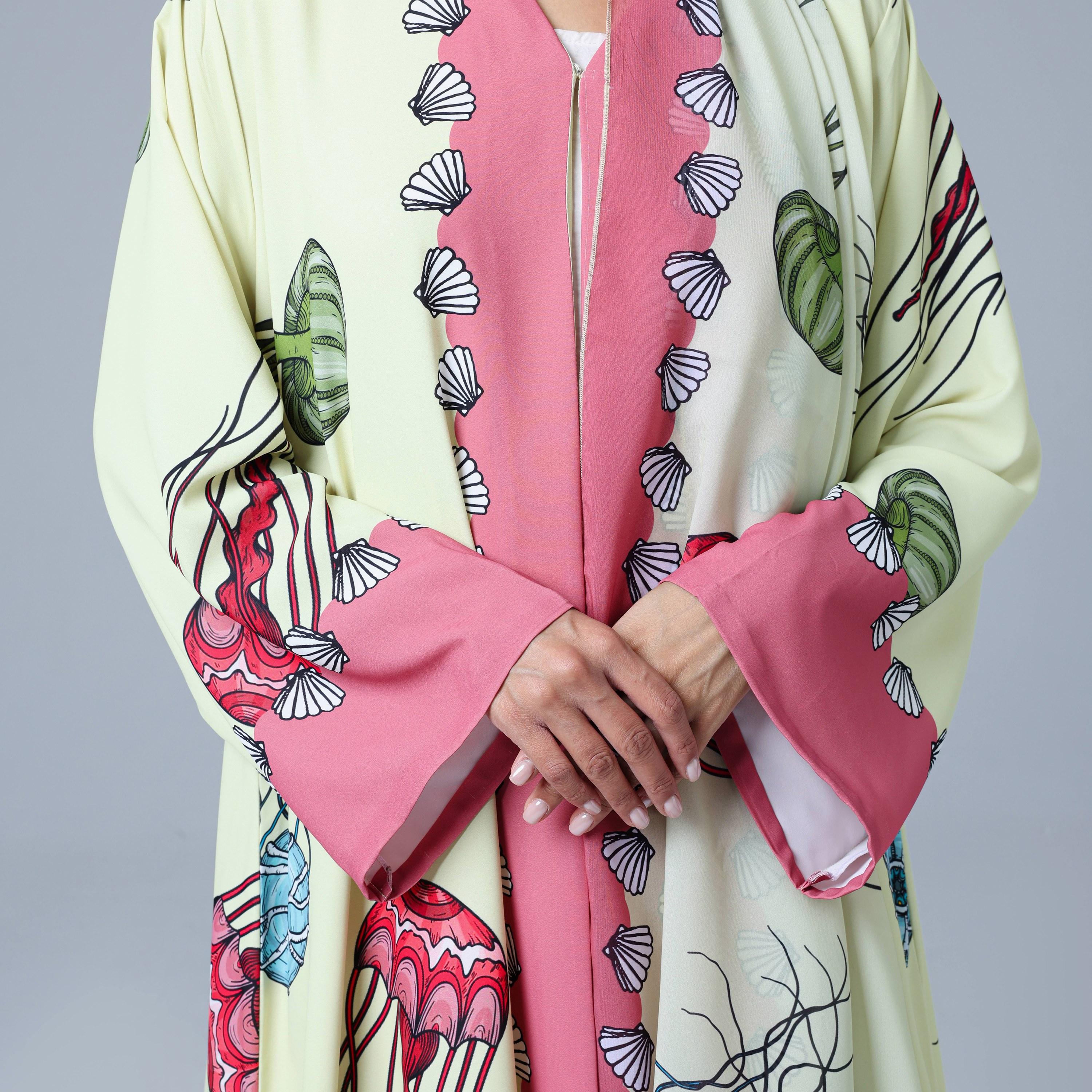 عباءة نسائية باللون الأصفر بأكمام واسعة وطبعة ملونة مع حجاب من إككسا.-women-arabicclothing-abayas-image-3