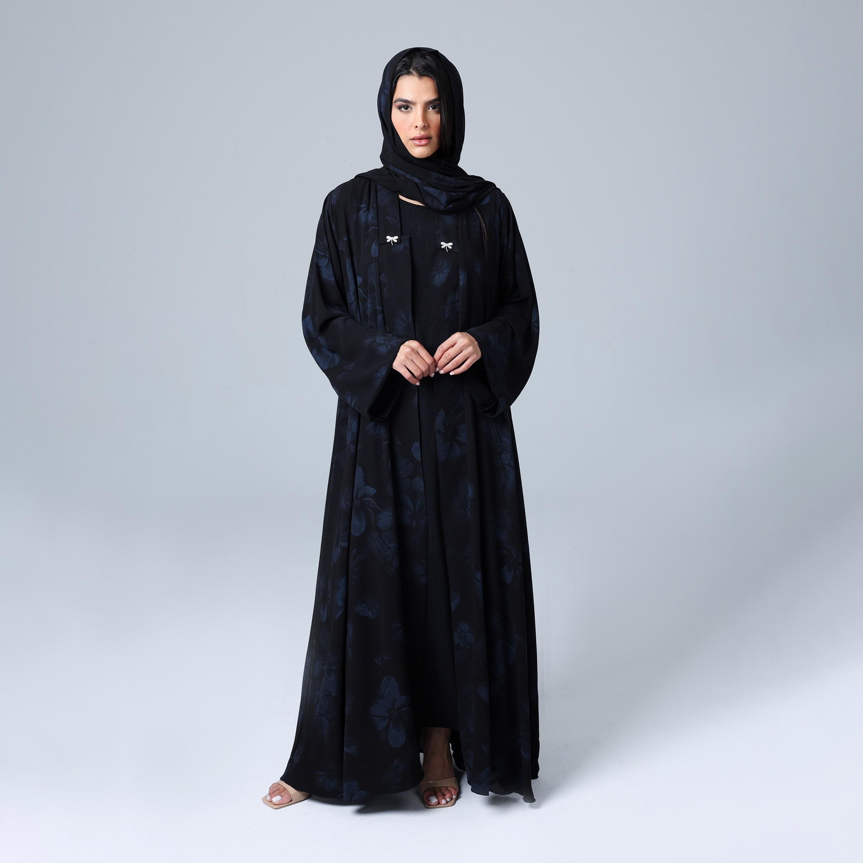 عباءة نسائية من الشيفون بأكمام واسعة مزينة بزهور مع حجاب من إككسا.-women-arabicclothing-abayas-image-1