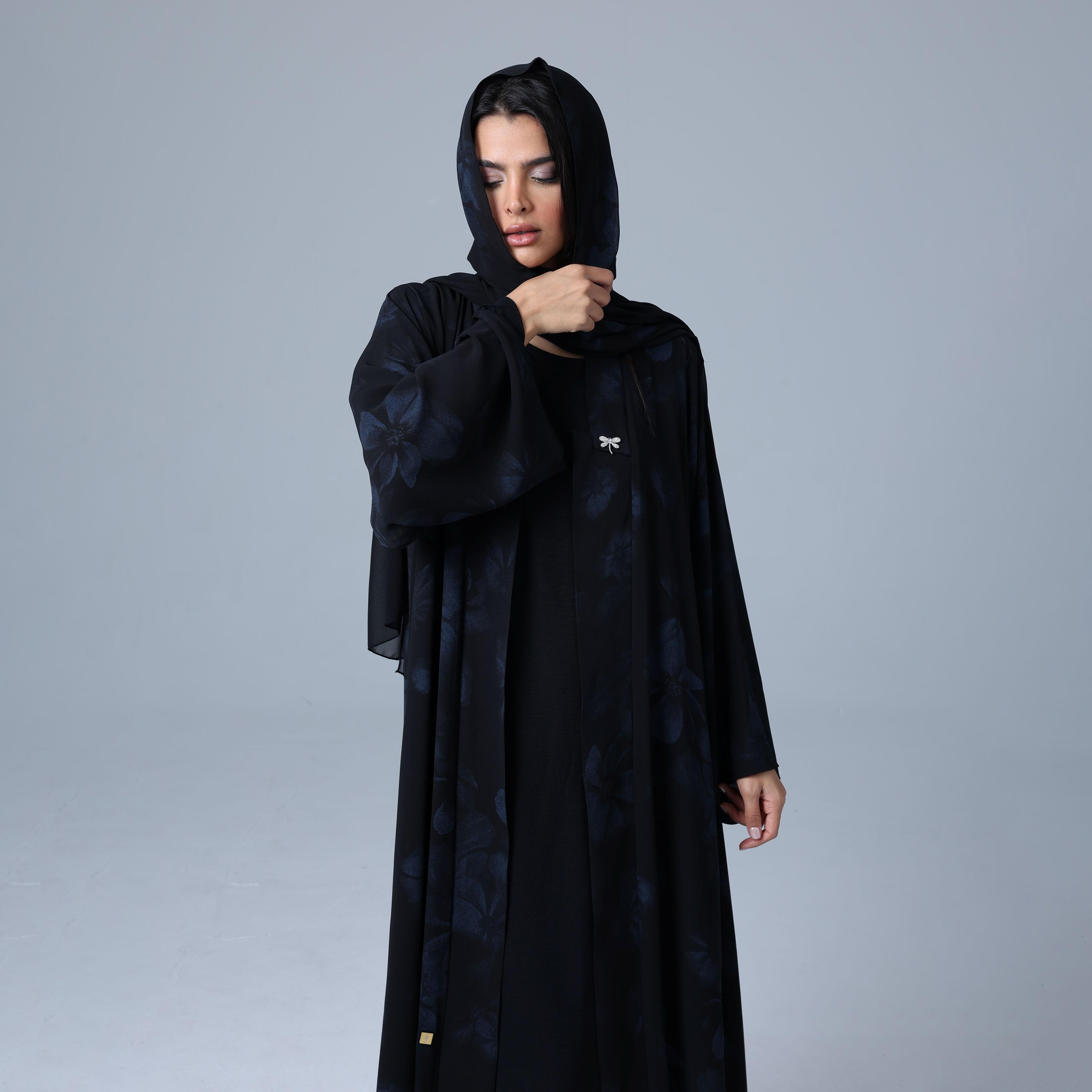 عباءة نسائية من الشيفون بأكمام واسعة مزينة بزهور مع حجاب من إككسا.-women-arabicclothing-abayas-image-2