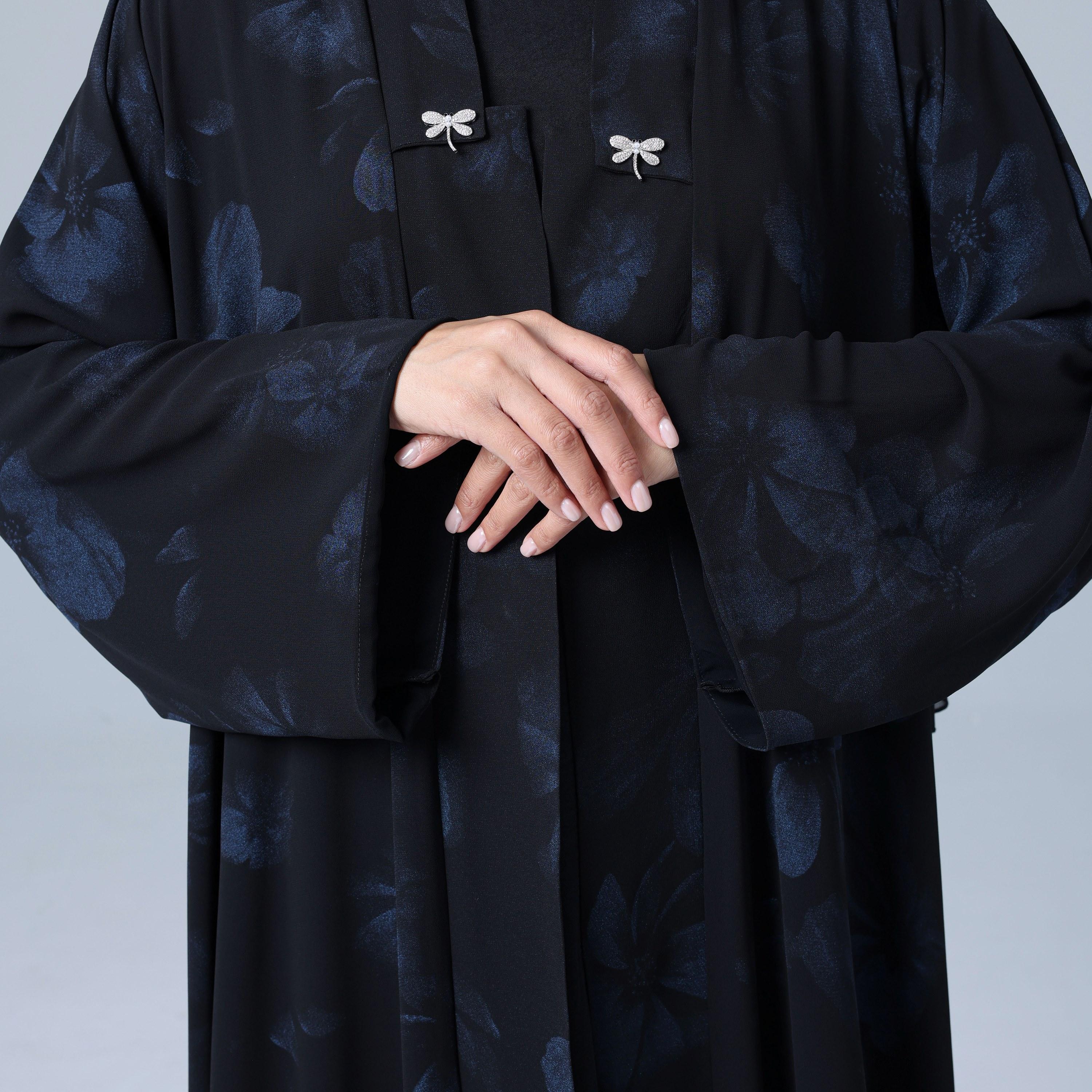 عباءة نسائية من الشيفون بأكمام واسعة مزينة بزهور مع حجاب من إككسا.-women-arabicclothing-abayas-image-3