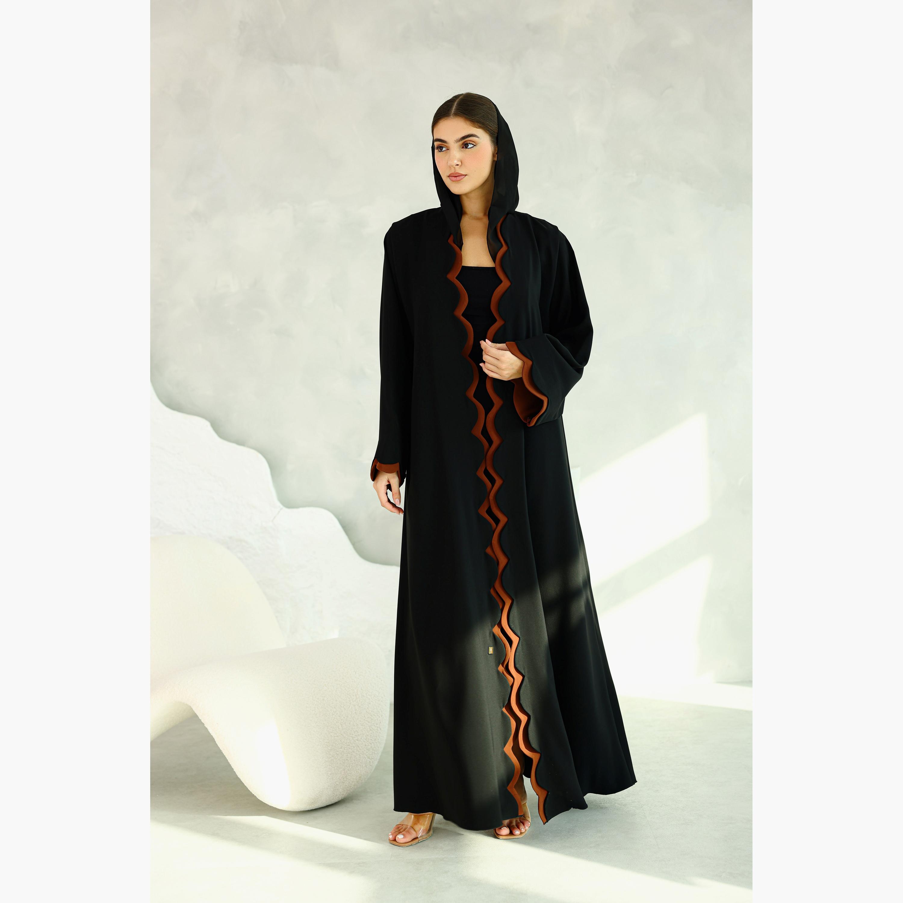 عباية نسائية بقصة الدائرة وأكمام واسعة مزخرفة بحواف صدفية سوداء مع حجاب من إككسا.-women-arabicclothing-abayas-image-1