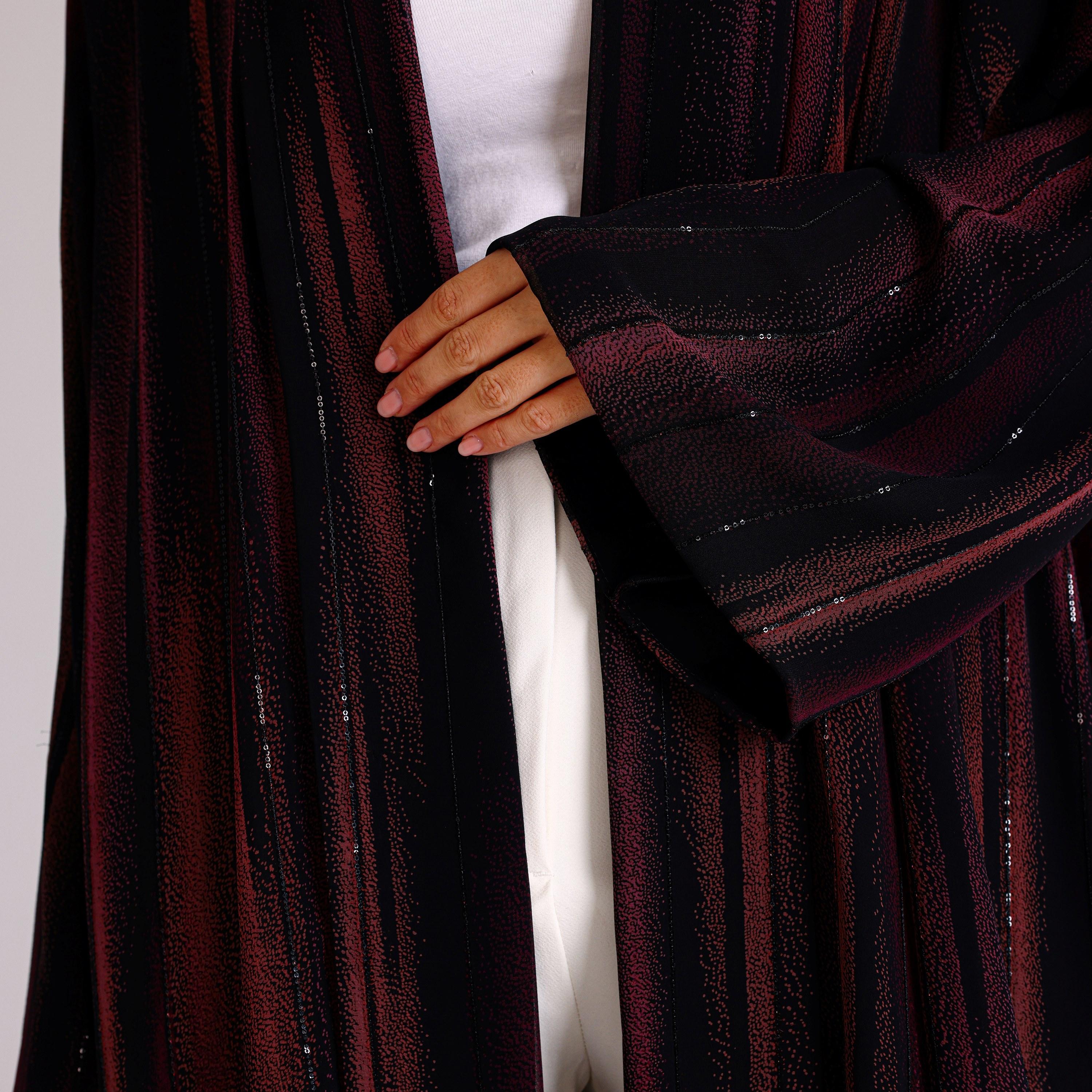 عباية نسائية شيفون بأكمام واسعة بخطوط ترتر أرجوانية مع حجاب من إككسا.-women-arabicclothing-abayas-image-3