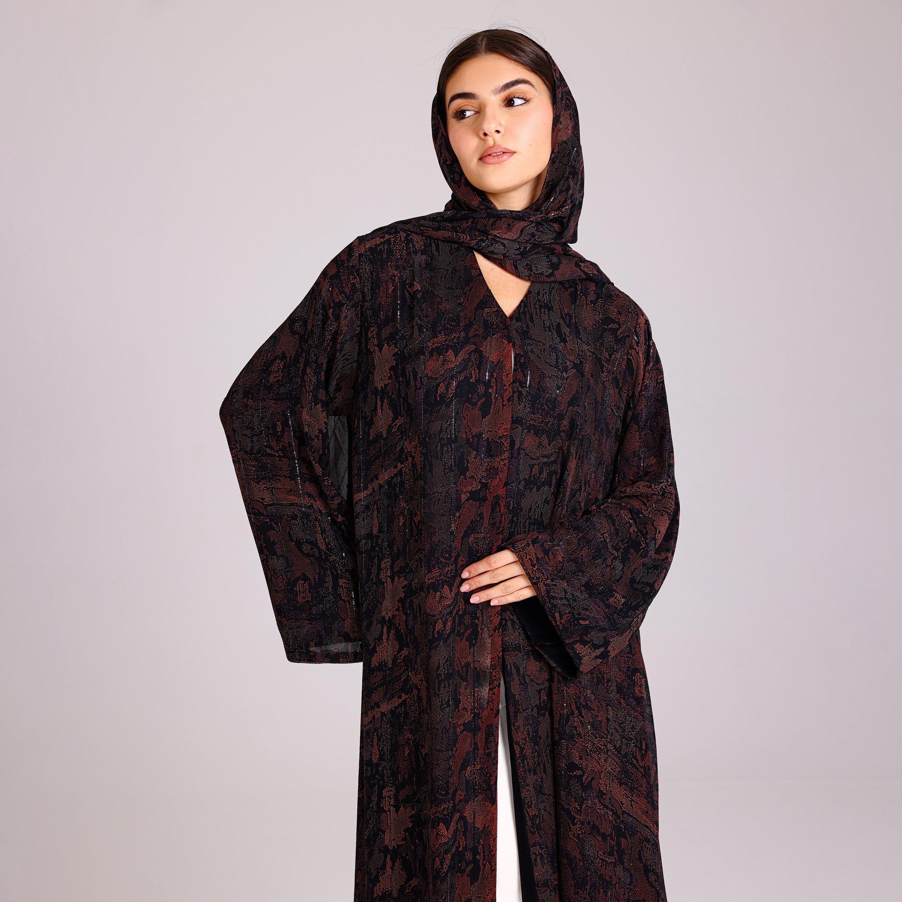 عباية نسائية شيفون بأكمام واسعة بخطوط ترتر بنية مع حجاب من إككسا.-women-arabicclothing-abayas-image-2