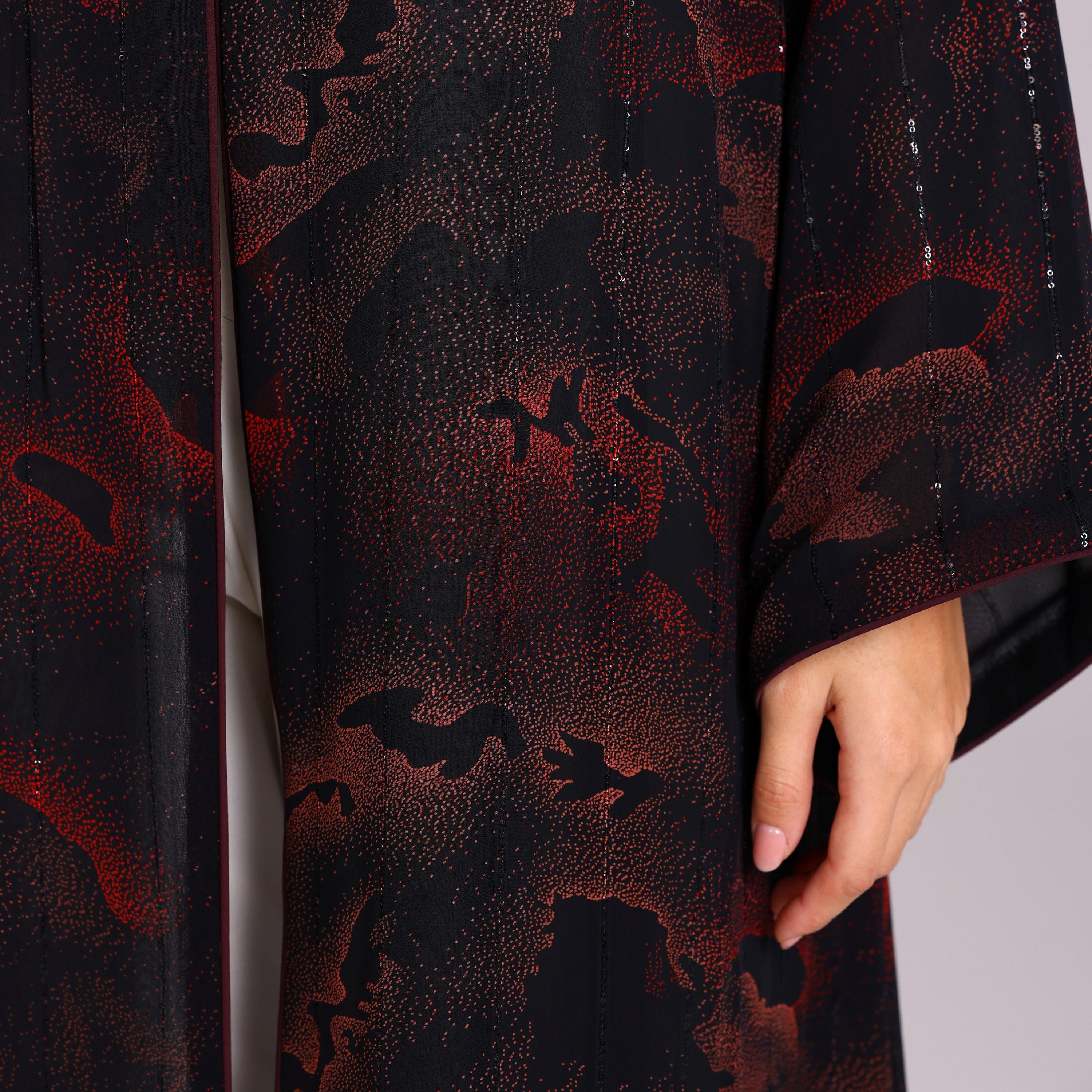 عباية نسائية شيفون بأكمام واسعة بخطوط ترتر حمراء مع حجاب من إككسا.-women-arabicclothing-abayas-image-3