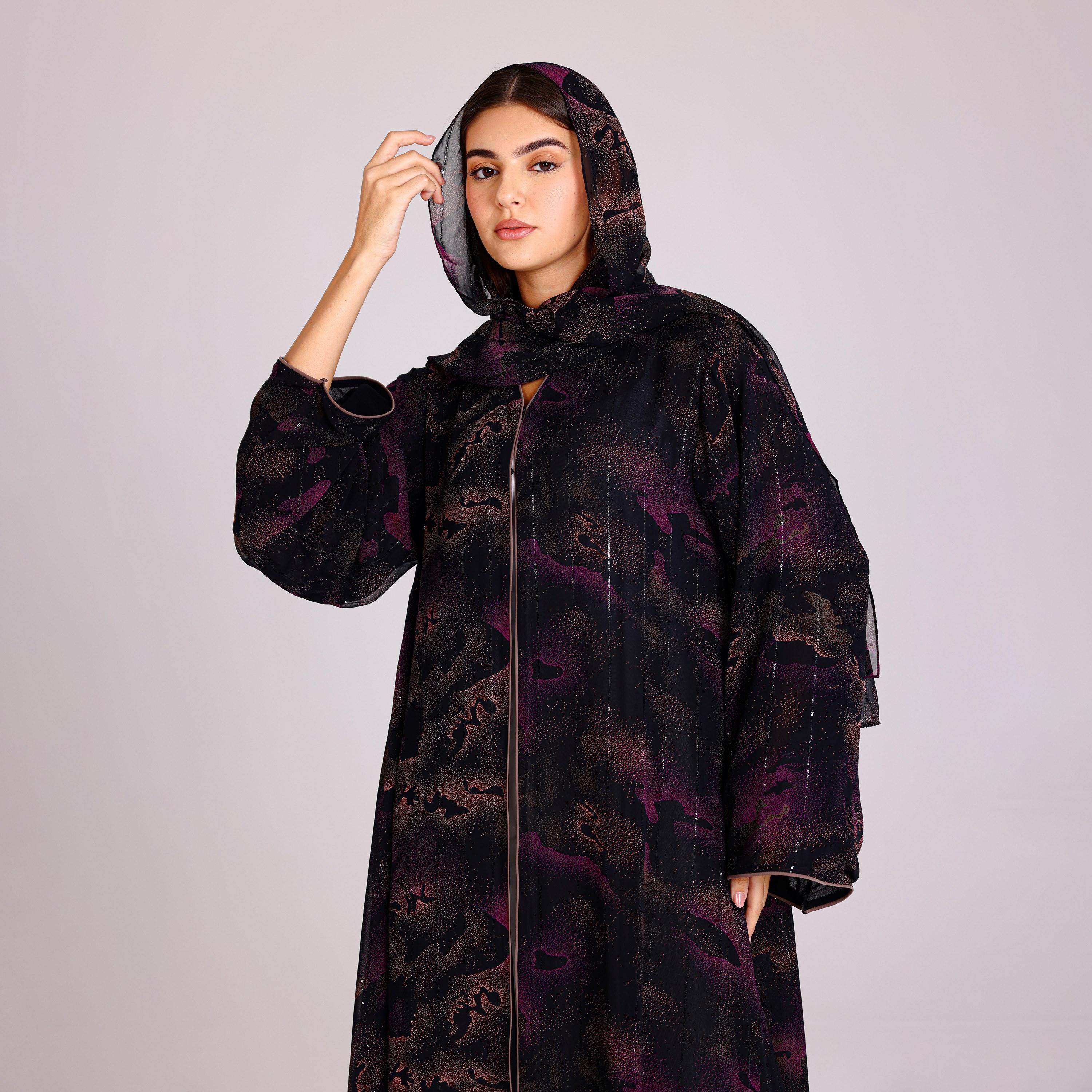 عباية نسائية شيفون بأكمام واسعة بخطوط ترتر أرجوانية مع حجاب من إككسا.-women-arabicclothing-abayas-image-2