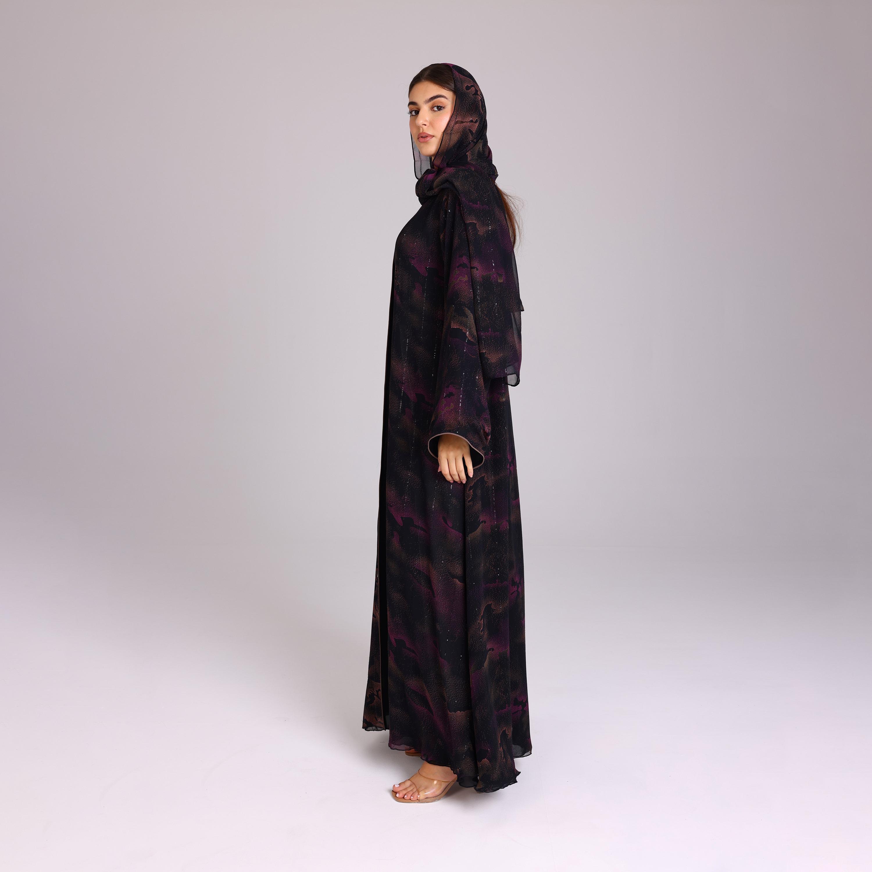 عباية نسائية شيفون بأكمام واسعة بخطوط ترتر أرجوانية مع حجاب من إككسا.-women-arabicclothing-abayas-image-4