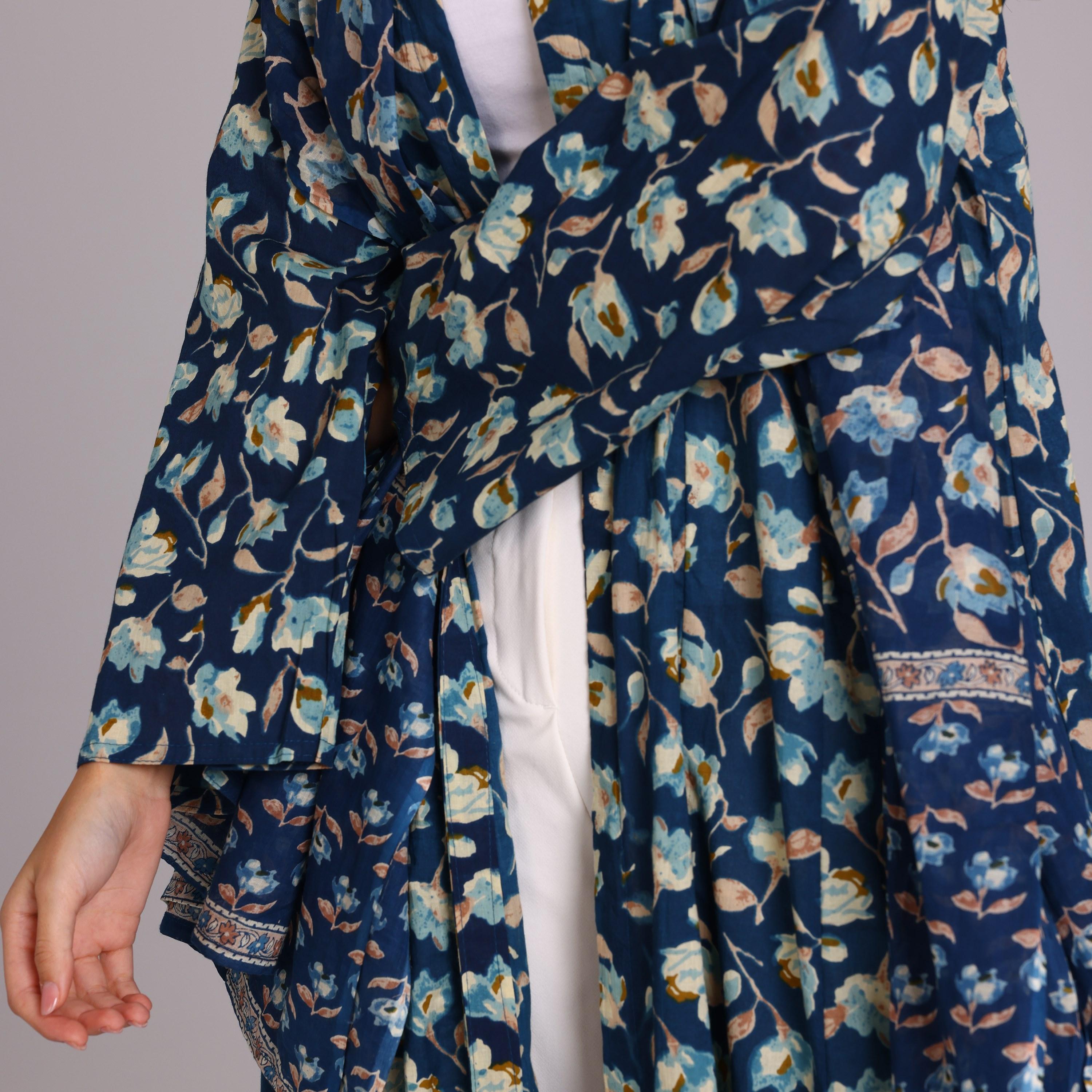 عباية باللون الأزرق بطبعات زهرية مع حجاب للنساء من إيكسا-women-arabicclothing-abayas-image-5