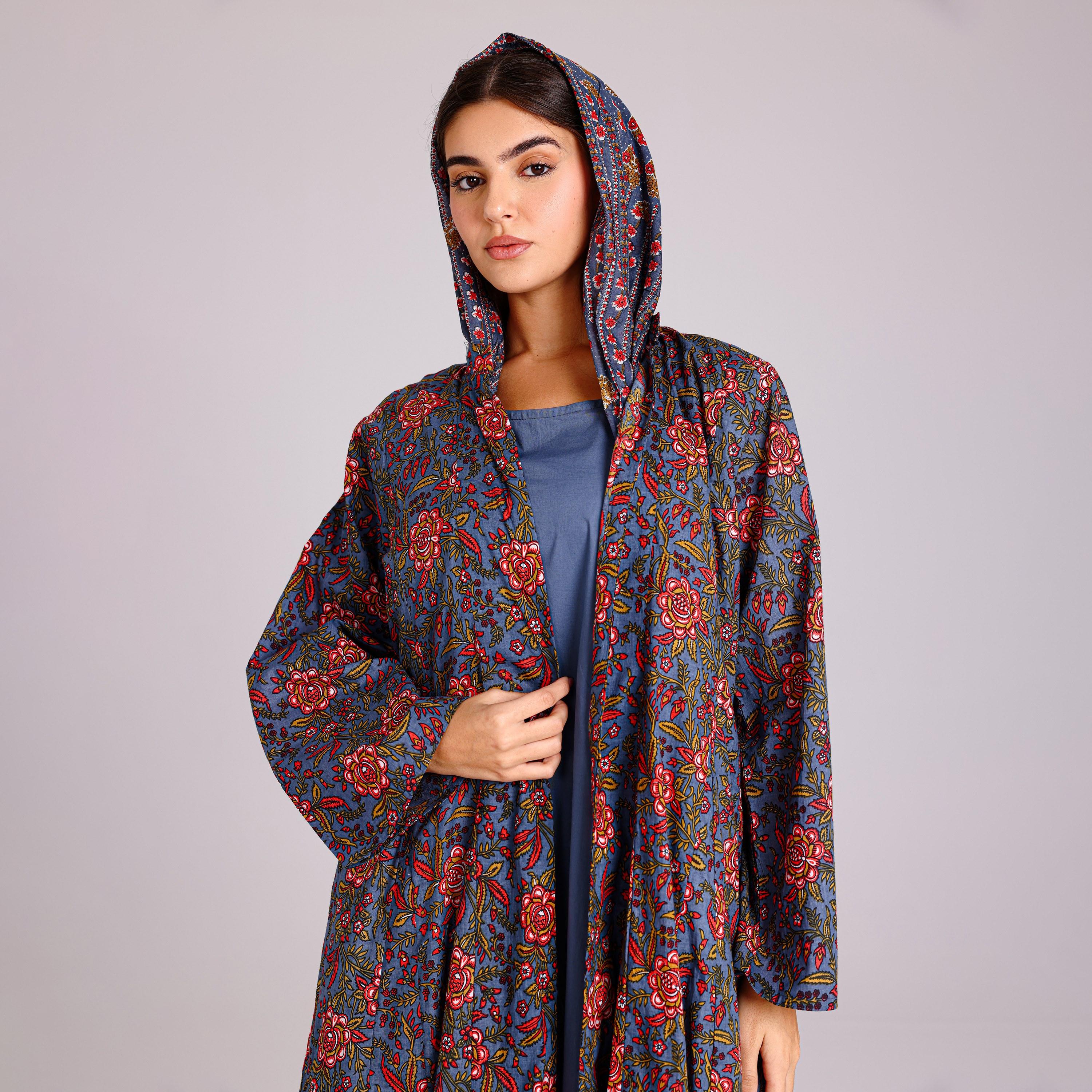 عباية نسائية قطنية بزخارف زهرية زرقاء مع حجاب من إككسا.-women-arabicclothing-abayas-image-2
