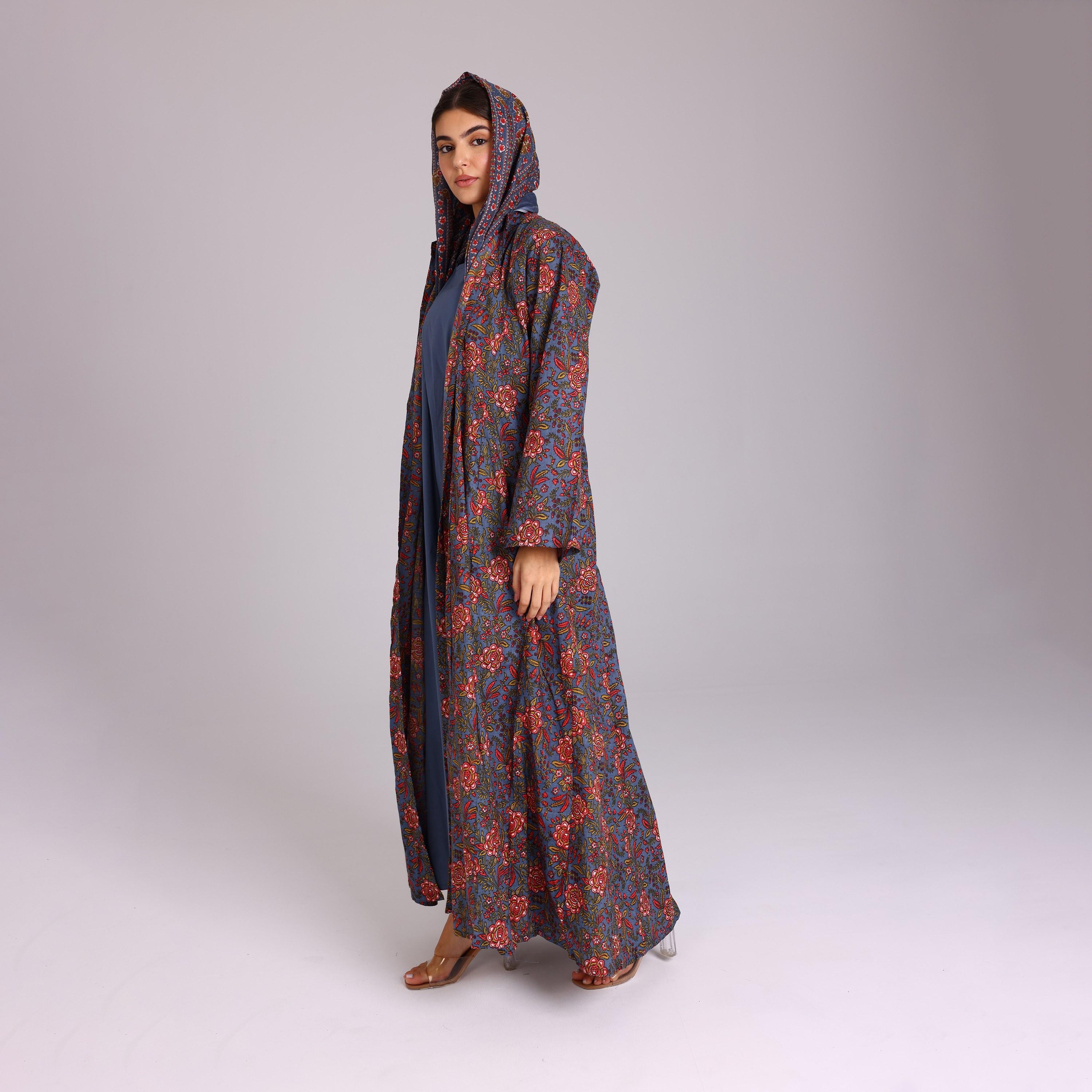 عباية نسائية قطنية بزخارف زهرية زرقاء مع حجاب من إككسا.-women-arabicclothing-abayas-image-3