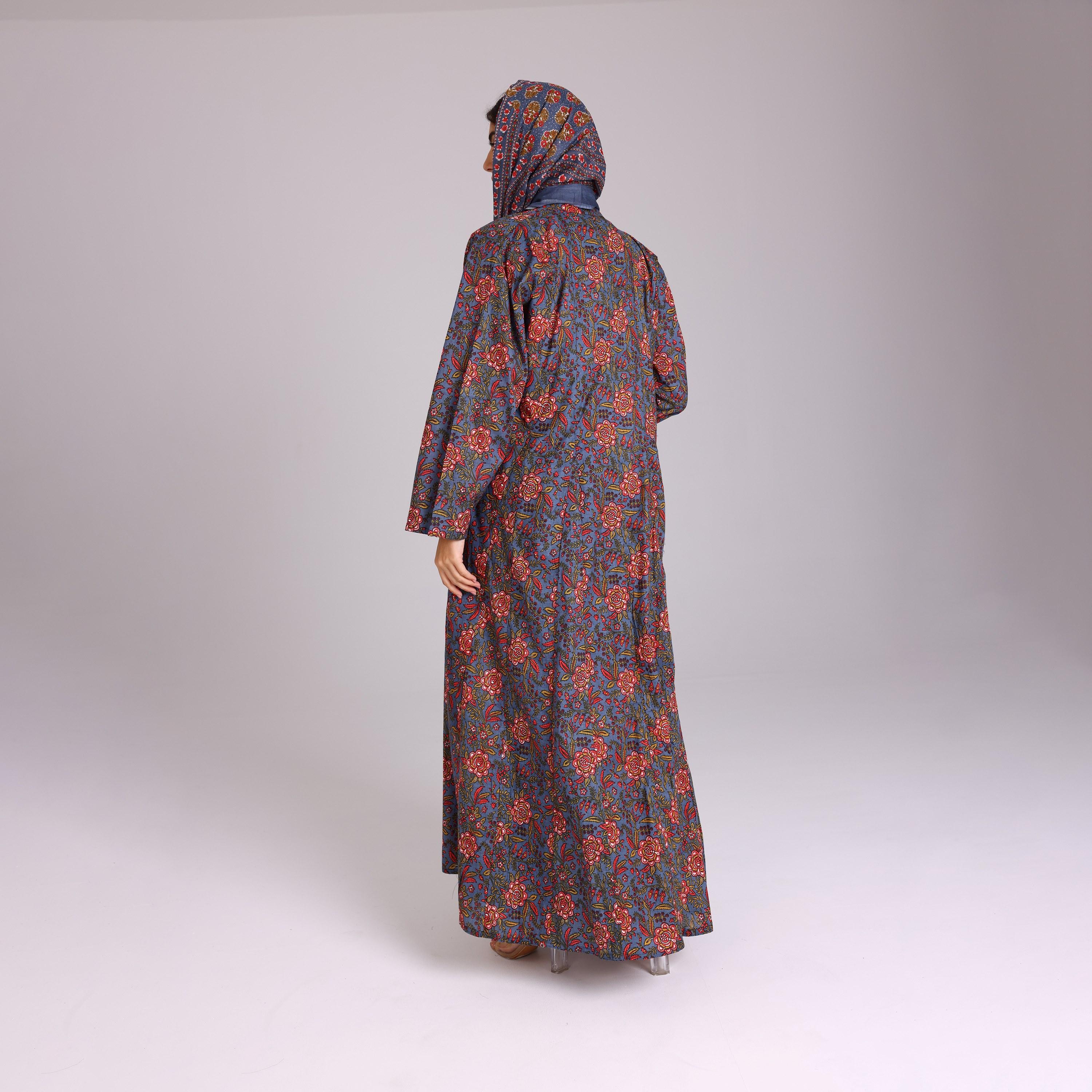 عباية نسائية قطنية بزخارف زهرية زرقاء مع حجاب من إككسا.-women-arabicclothing-abayas-image-5