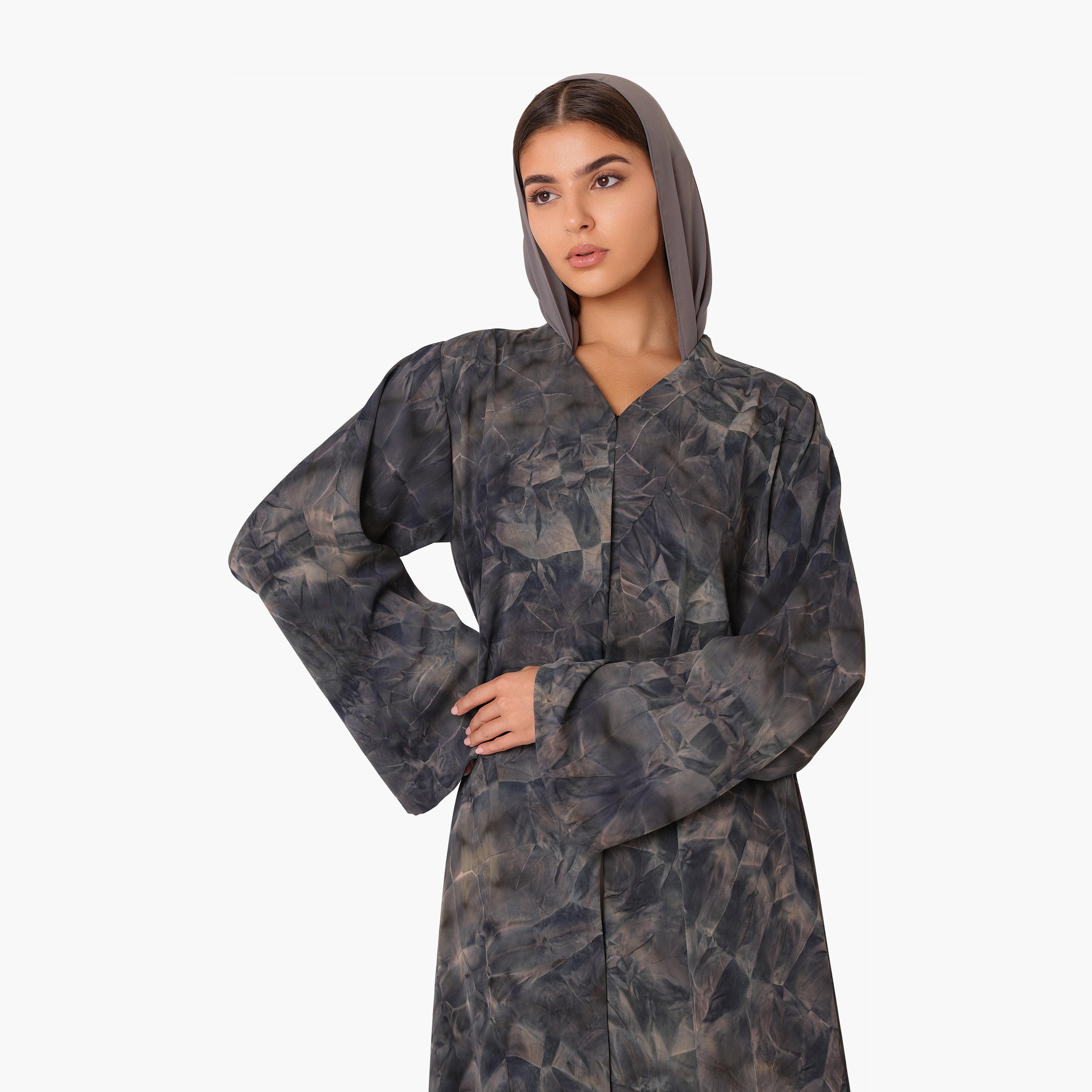 عباية نسائية رمادية تاي-داي بياقة طية صدر السترة مع حجاب من إككسا-women-arabicclothing-abayas-image-2