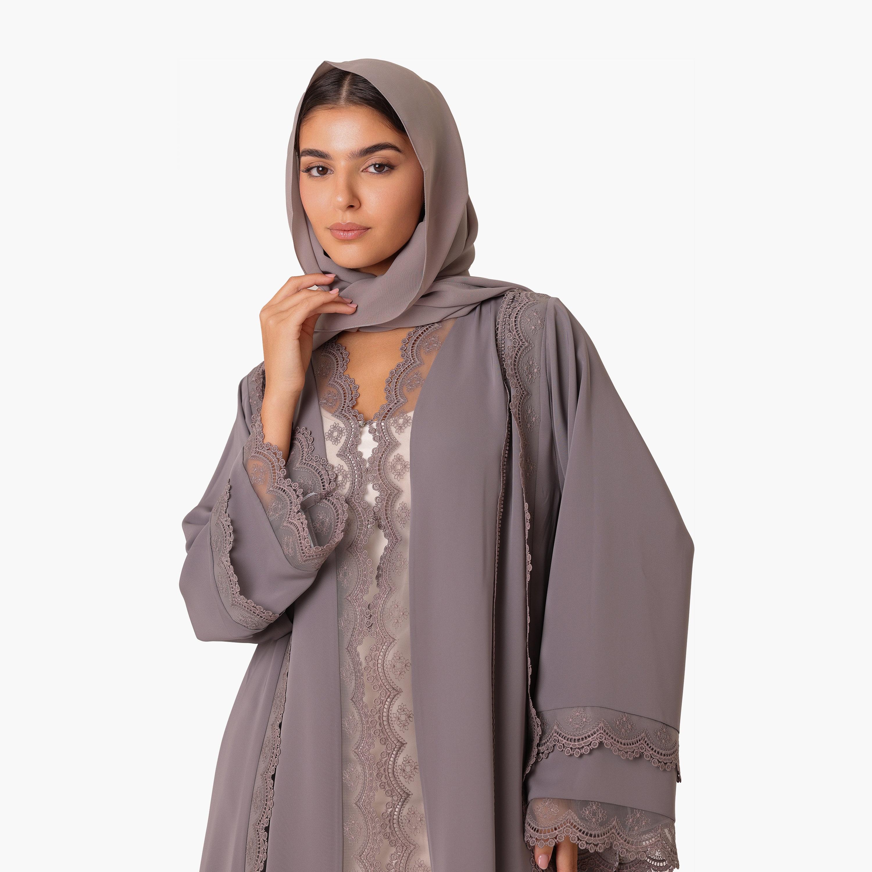 عباية نسائية نيدا مسائية مع حجاب مزينة بدانتيل صدفي وأكمام واسعة مع حجاب من إككسا-women-arabicclothing-abayas-image-2