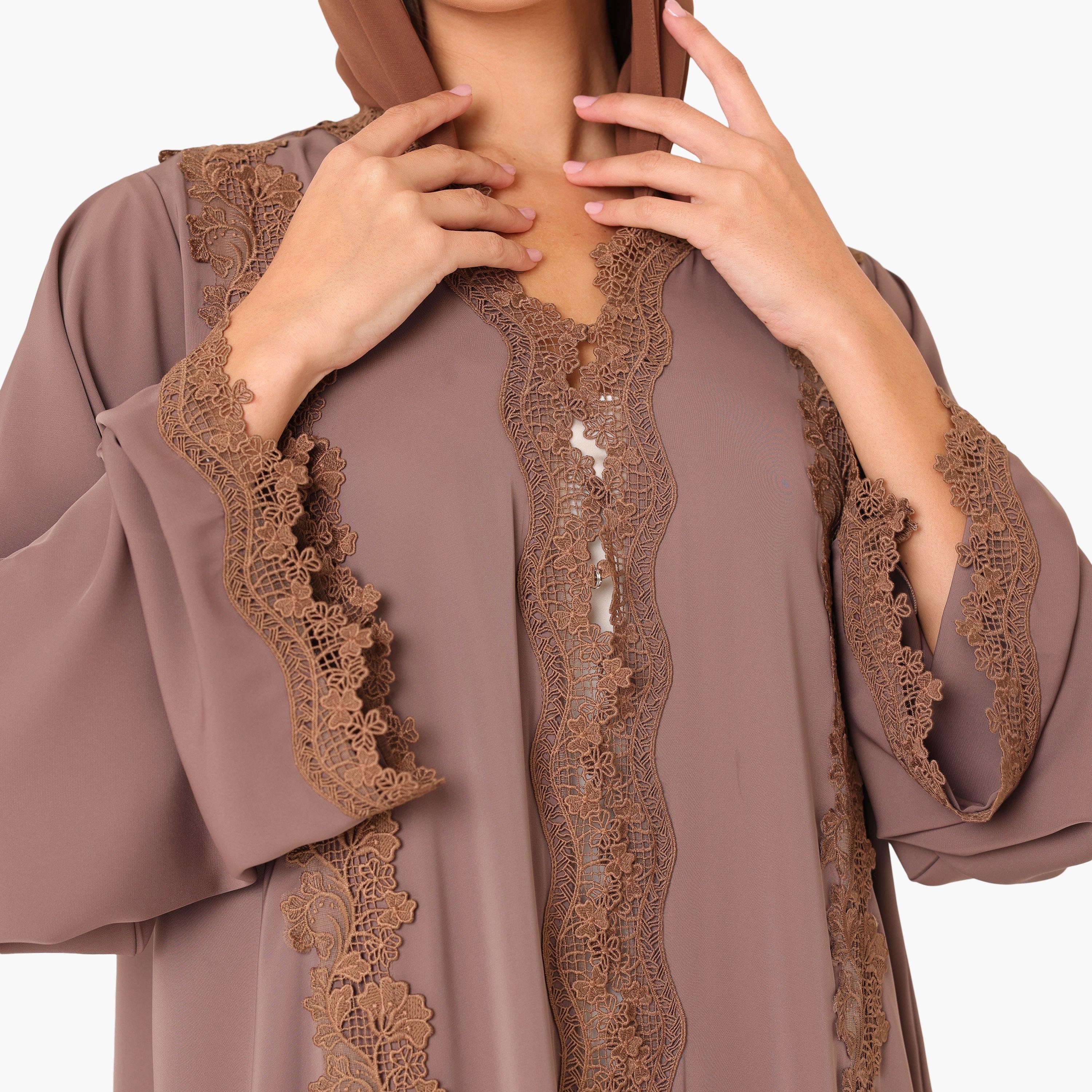 عباية نسائية نيدا مسائية مع حجاب مزينة بدانتيل مزهر وأكمام واسعة مع حجاب من إككسا-women-arabicclothing-abayas-image-3