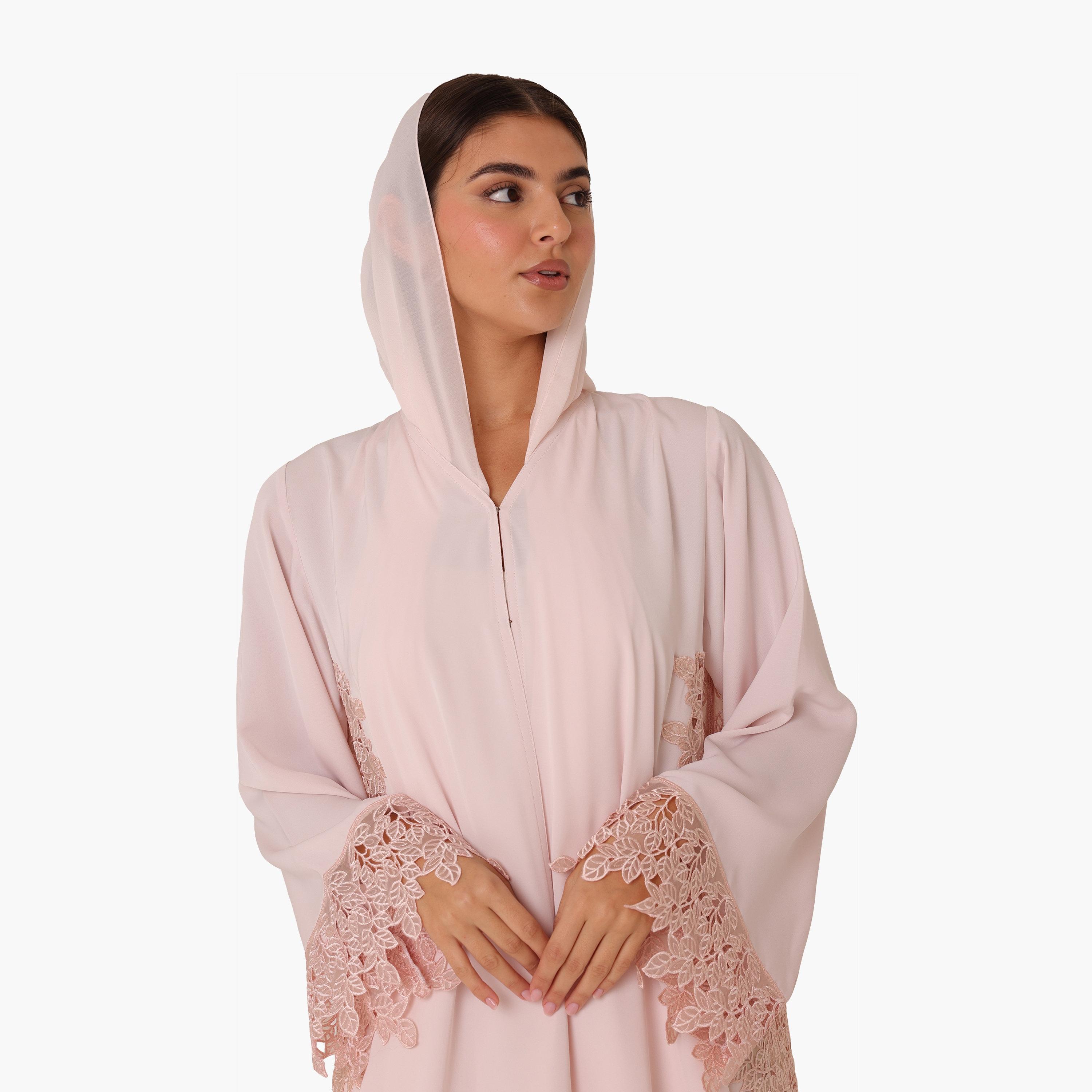 عباية نسائية نيدا مسائية مع حجاب مزينة بدانتيل أصفر وأكمام واسعة مع حجاب من إككسا-women-arabicclothing-abayas-image-2