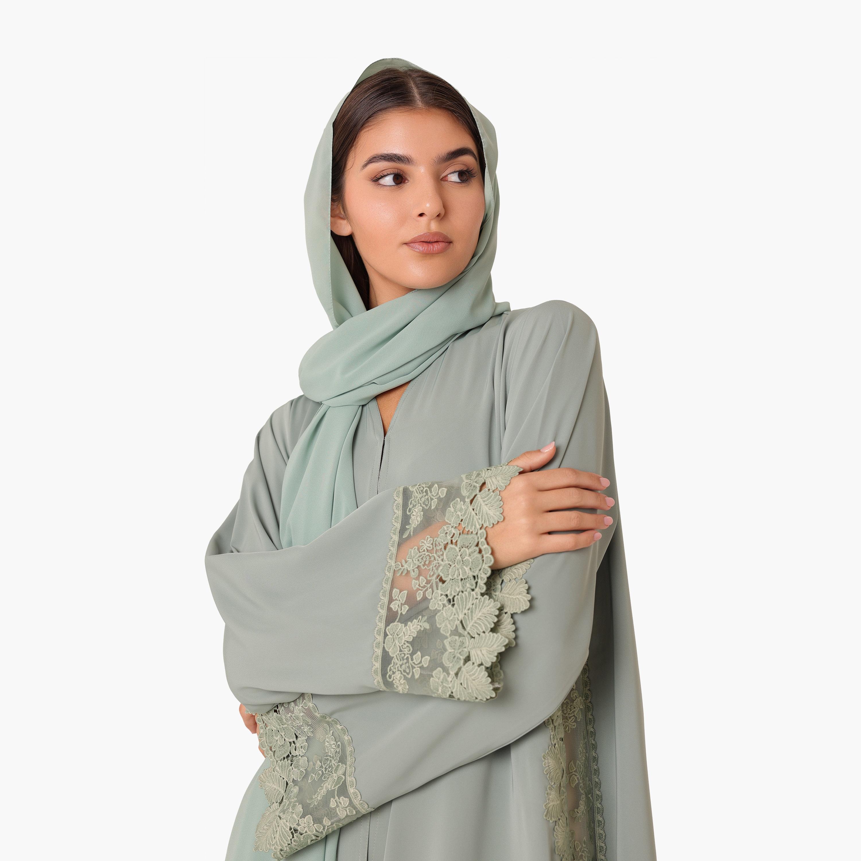 عباية نسائية نيدا مسائية مع حجاب مزينة بدانتيل أخضر وأكمام واسعة مع حجاب من إككسا-women-arabicclothing-abayas-image-2