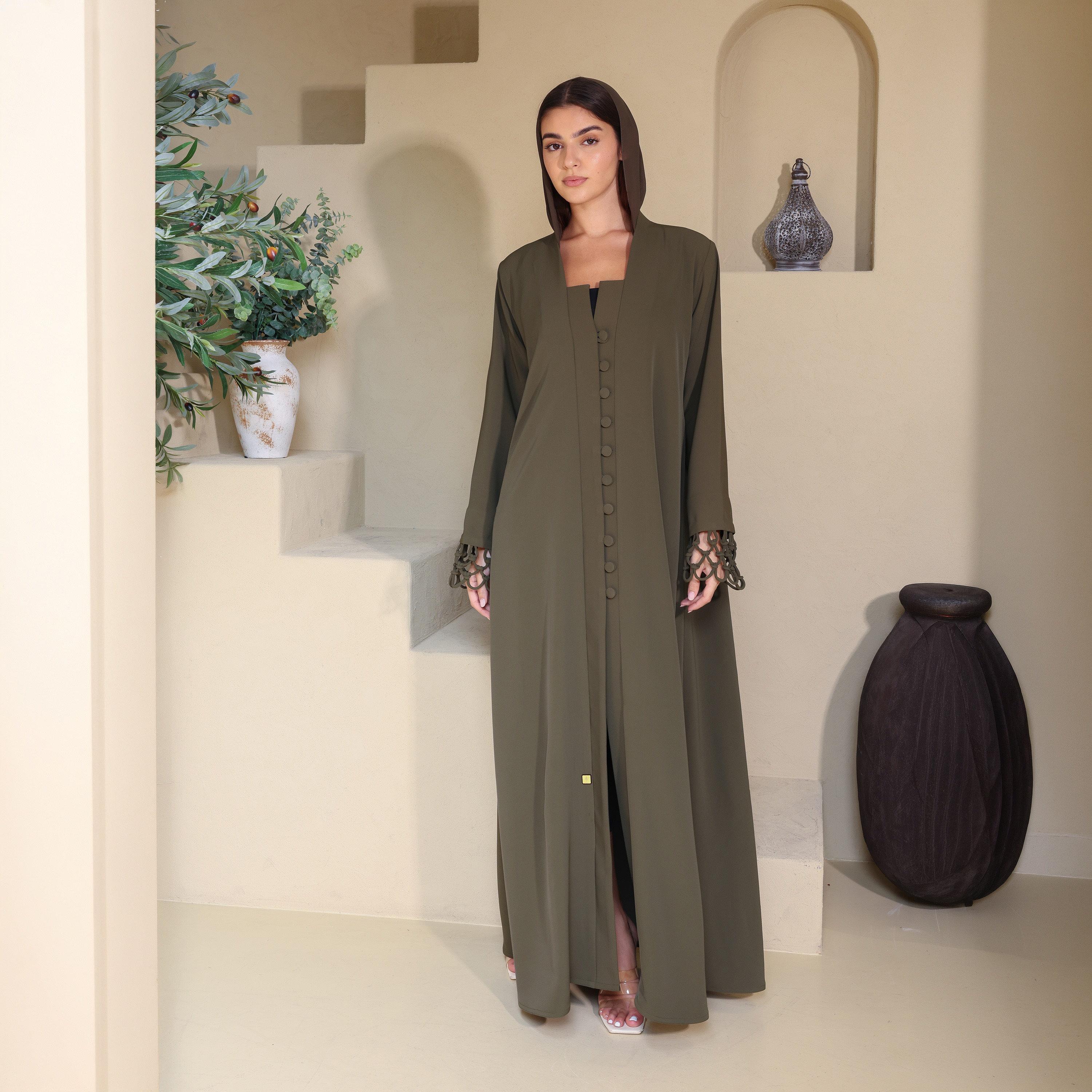 عباية نسائية بفتحة رقبة مربعة قماش أورجانزا مع حجاب - أخضر من إكسا-women-arabicclothing-abayas-image-1