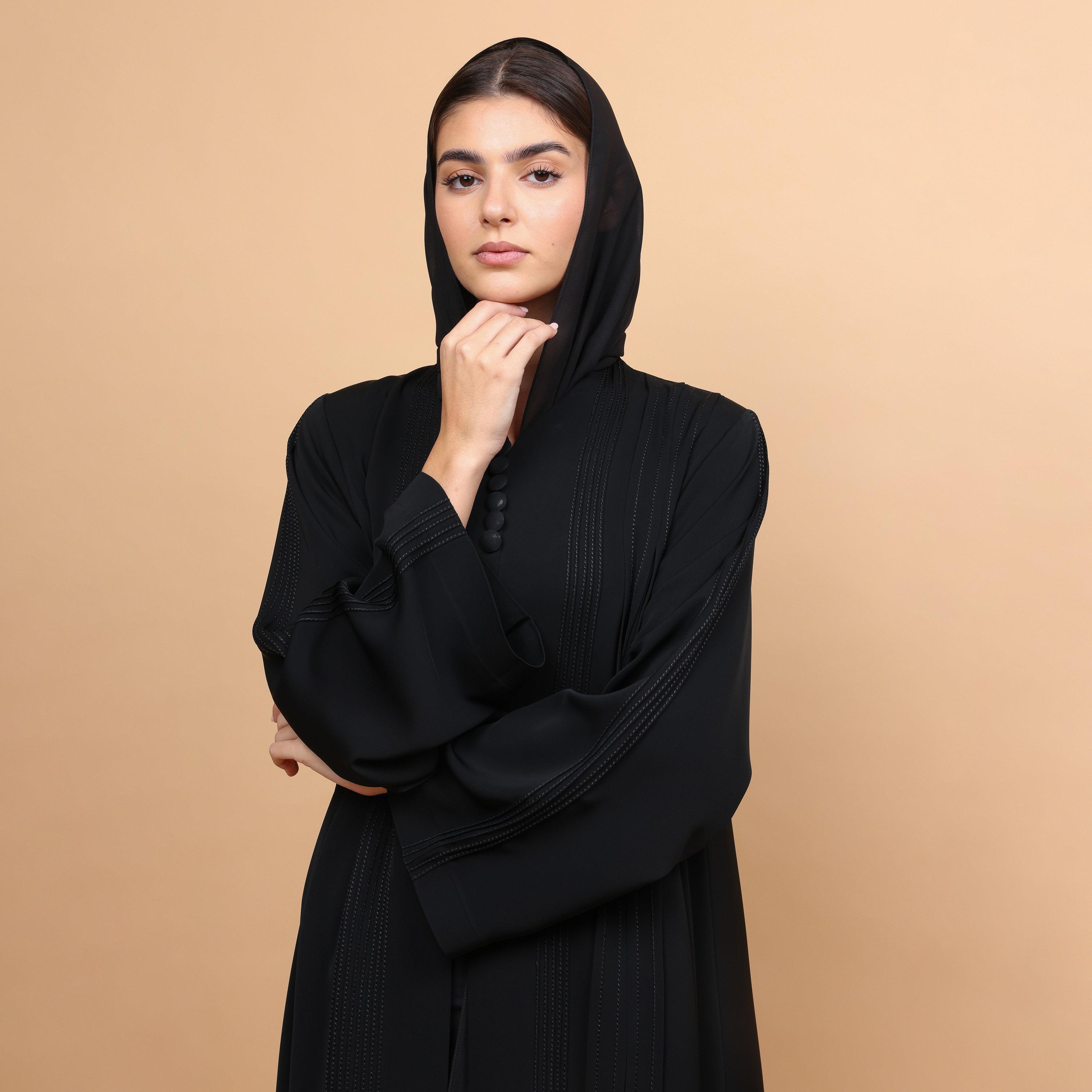 عباية نسائية قماش نيدا بتفاصيل كسرات وأكمام واسعة مع حجاب - أسود من إكسا-women-arabicclothing-abayas-image-2